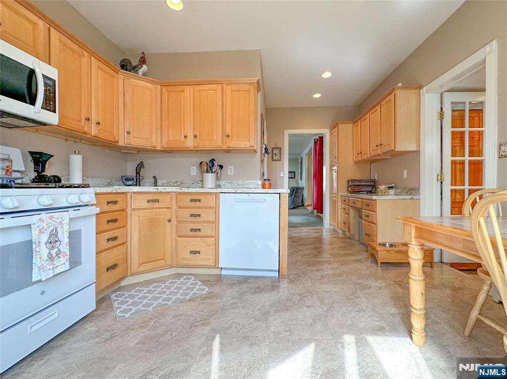 Kearny, New Jersey, 07032, United States, 4 Bedrooms Bedrooms, ,2 BathroomsBathrooms,Residential,For Sale,1980057