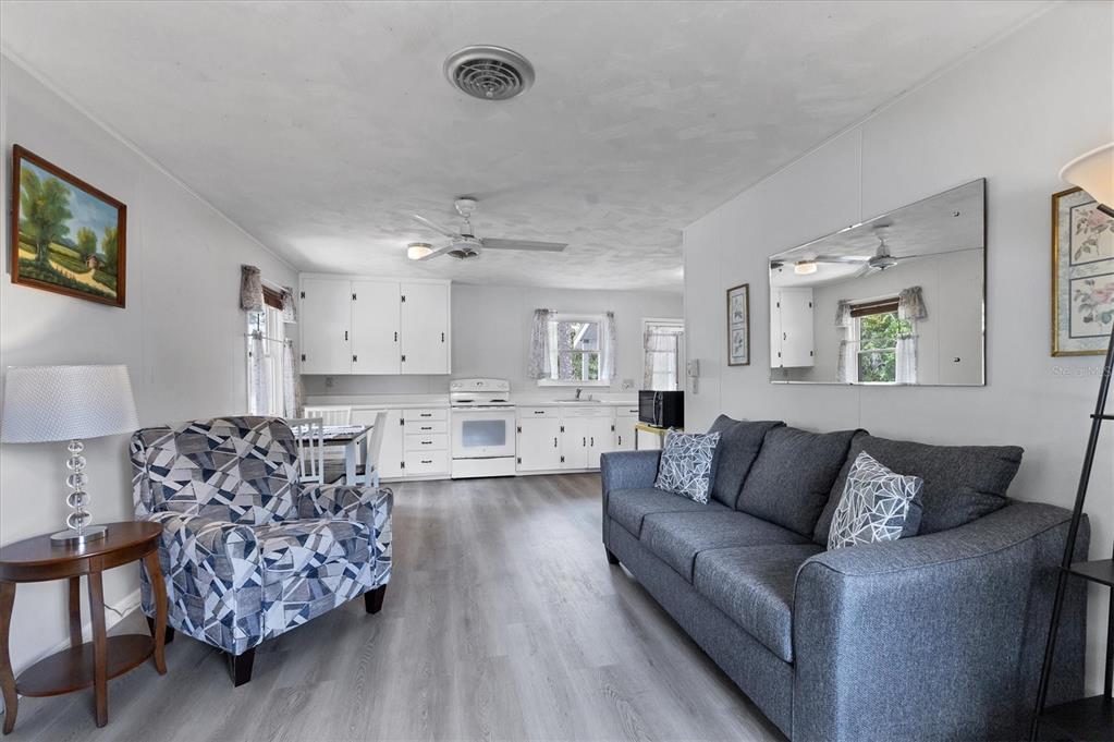 Bradenton, Florida, 34208, United States, 3 Bedrooms Bedrooms, ,2 BathroomsBathrooms,Residential,For Sale,1960554