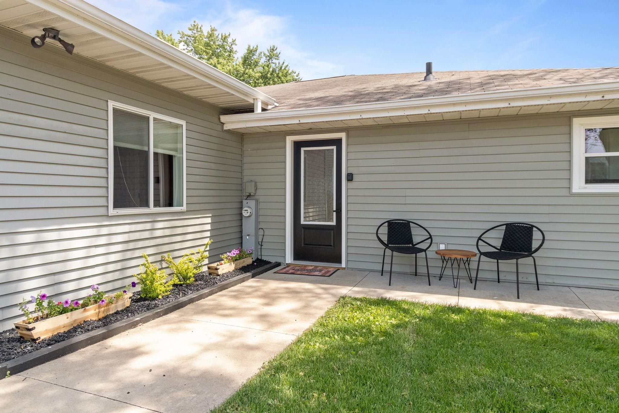 NEENAH, Wisconsin, 54956, United States, 3 Bedrooms Bedrooms, ,2 BathroomsBathrooms,Residential,For Sale,1912051