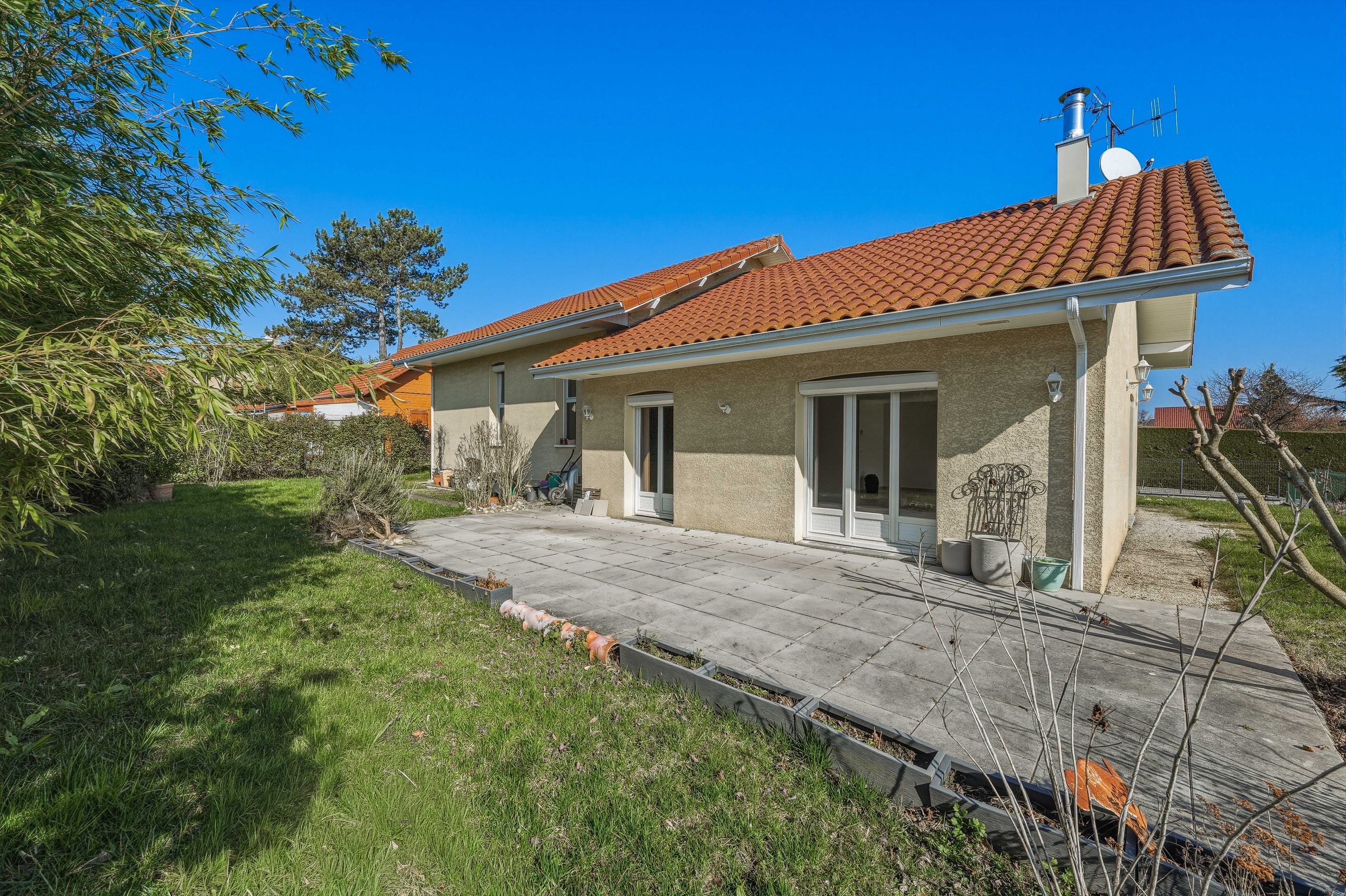  Elegant family home very close to the border in a quiet location - 物件實景
