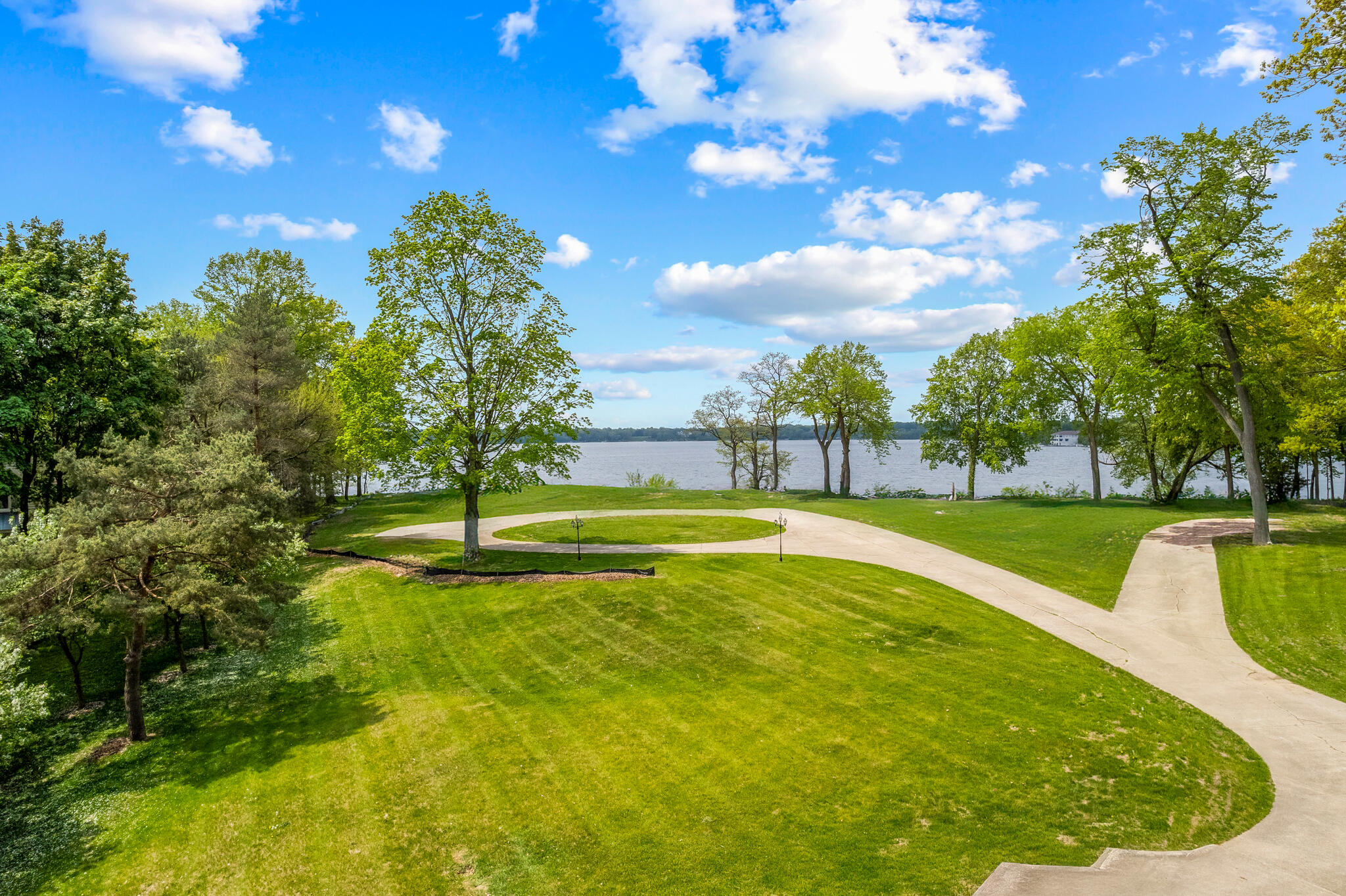 Oconomowoc Lake, Wisconsin, 53066, United States, 2 Bedrooms Bedrooms, ,1 BathroomBathrooms,Residential,For Sale,1895459