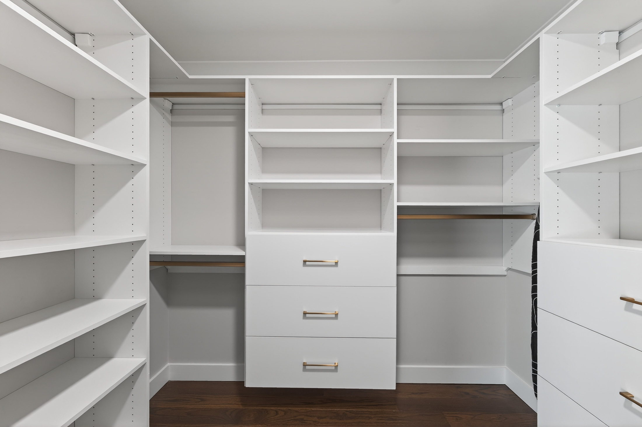  A Rare Turnkey Opportunity in the Center of it All - 物件實景