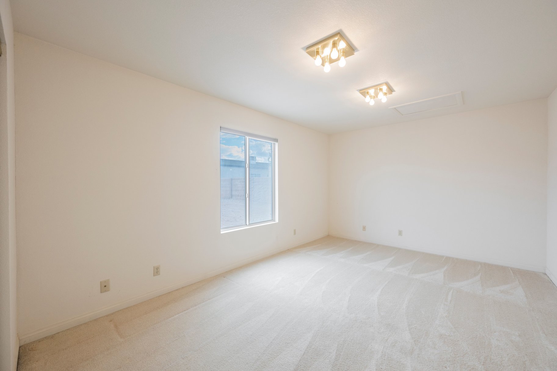  Rare Half Acre Opportunity in Henderson HOA, RV Hookups, Endless Potential - 物件實景