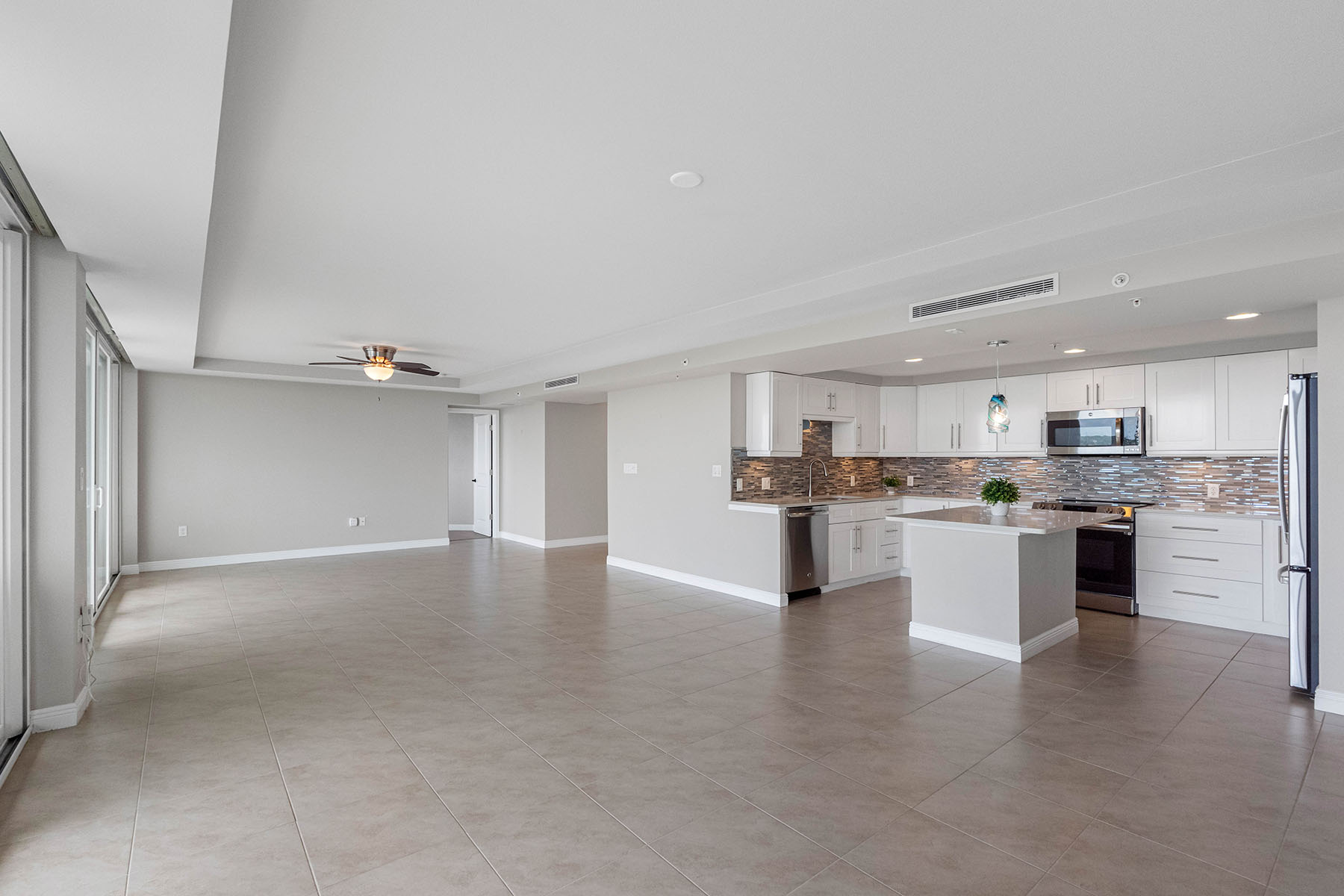  ISLAND WAY TOWERS CONDO - 物件實景