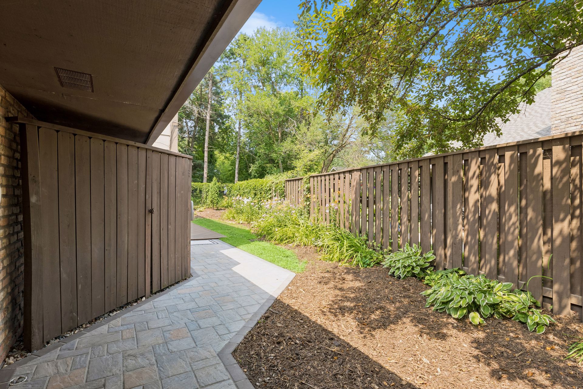 Beautifully Updated Breconwood Townhome - 物件實景
