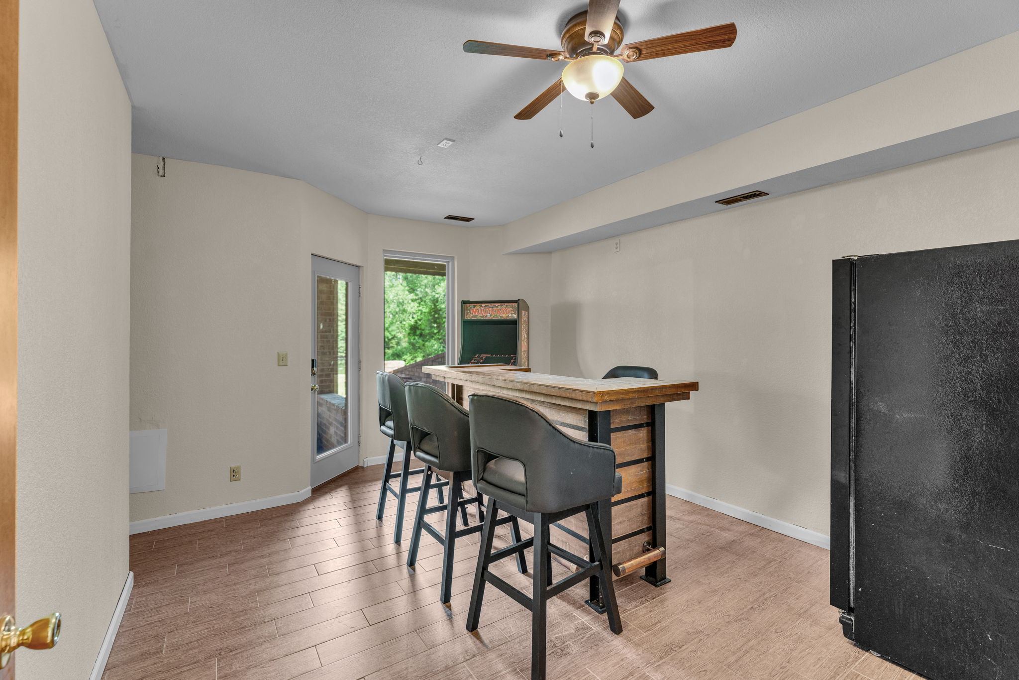 Topeka, Kansas, 66615, United States, 4 Bedrooms Bedrooms, ,8 BathroomsBathrooms,Residential,For Sale,1848877