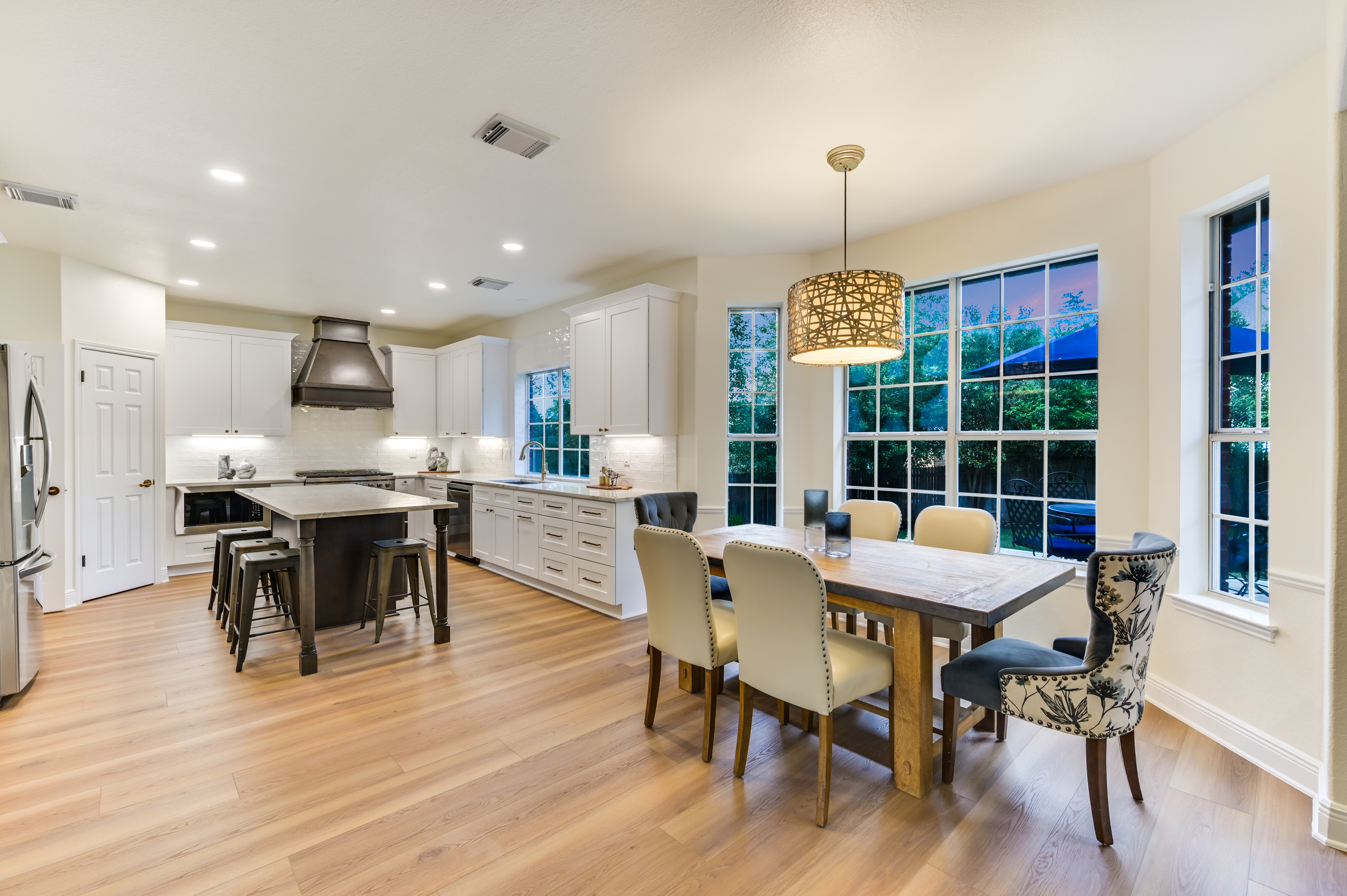  Impeccably Updated River Place Home Blending Warmth, Style & Luxury - 物件實景