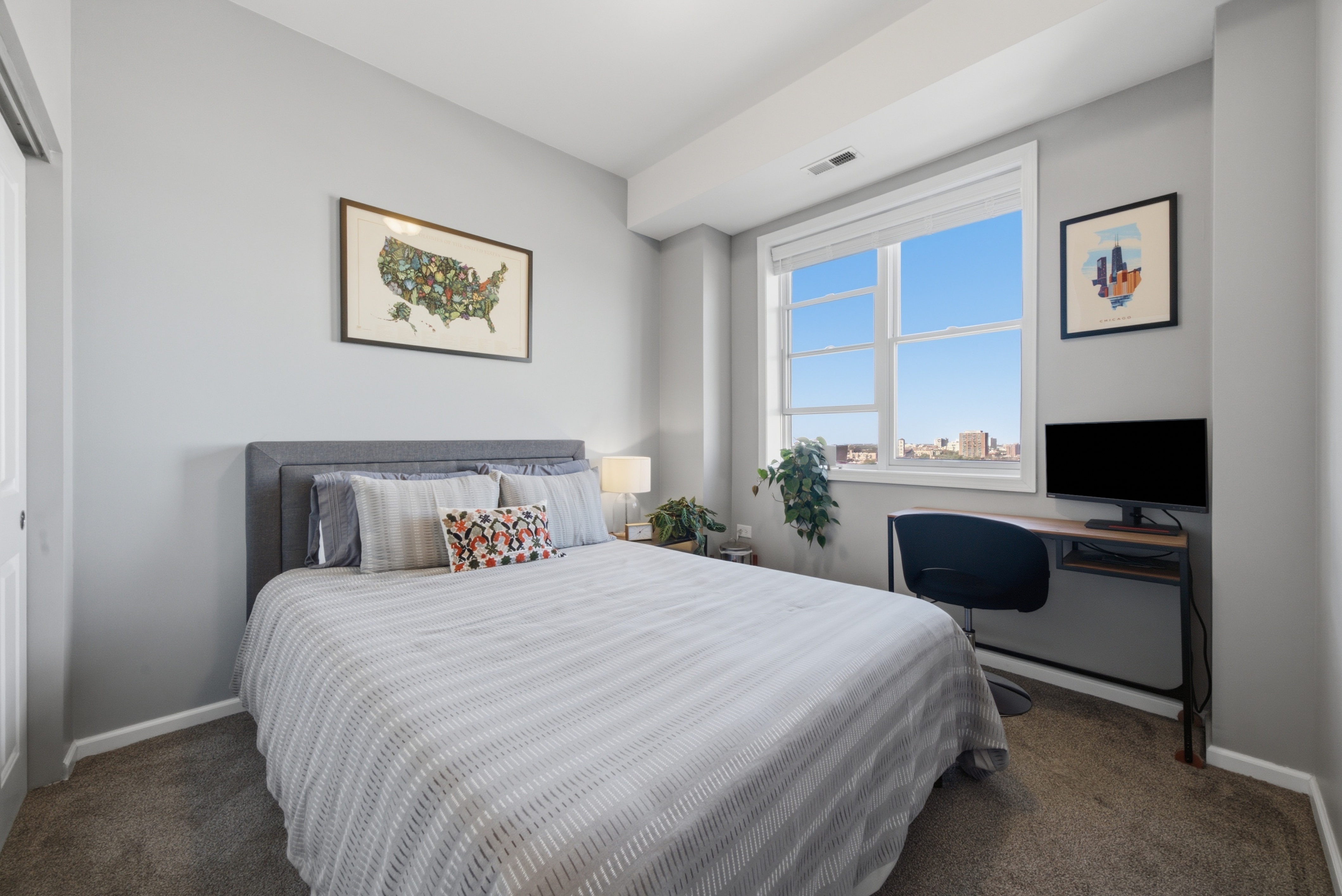  Enjoy the Best of City Living in this Bright, High-floor 2 Bedroom, 1 Bath Condo - 物件實景
