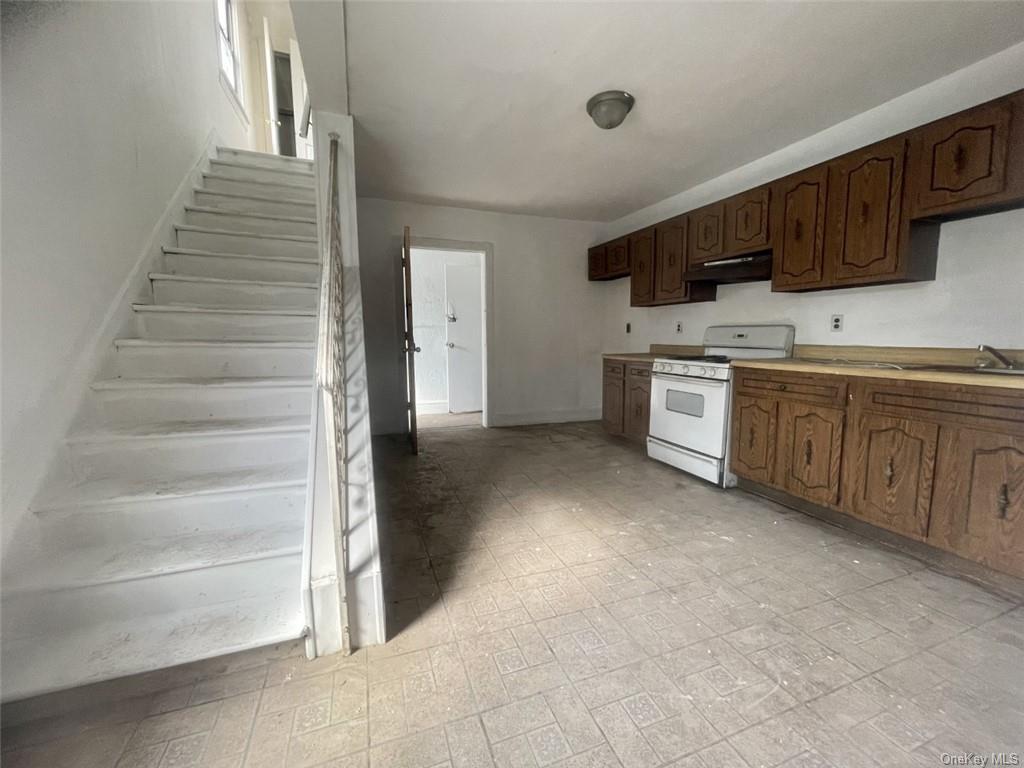 Dobbs Ferry, New York, 10522, United States, 4 Bedrooms Bedrooms, ,2 BathroomsBathrooms,Residential,For Sale,1888691