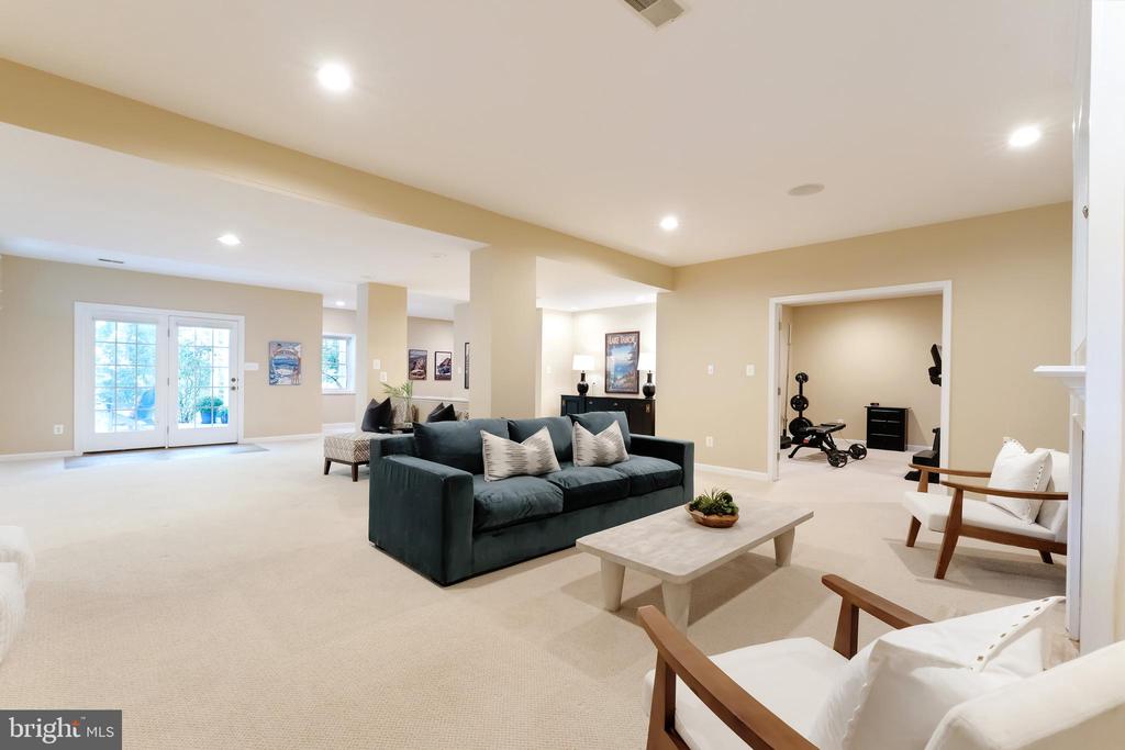 Vienna, Virginia, 22182, United States, 5 Bedrooms Bedrooms, ,6 BathroomsBathrooms,Residential,For Sale,1943879