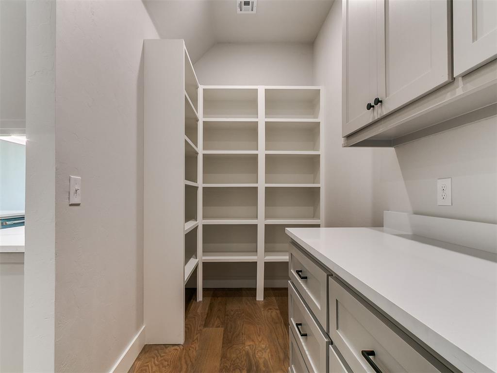 Edmond, Oklahoma, 73025, United States, 4 Bedrooms Bedrooms, ,4 BathroomsBathrooms,Residential,For Sale,1981952