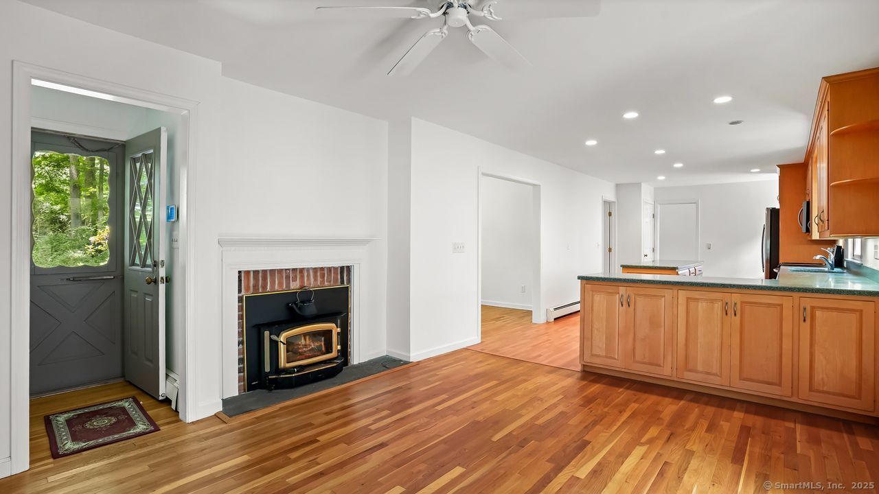 Easton, Connecticut, 06612, United States, 4 Bedrooms Bedrooms, ,4 BathroomsBathrooms,Residential,For Sale,1895469