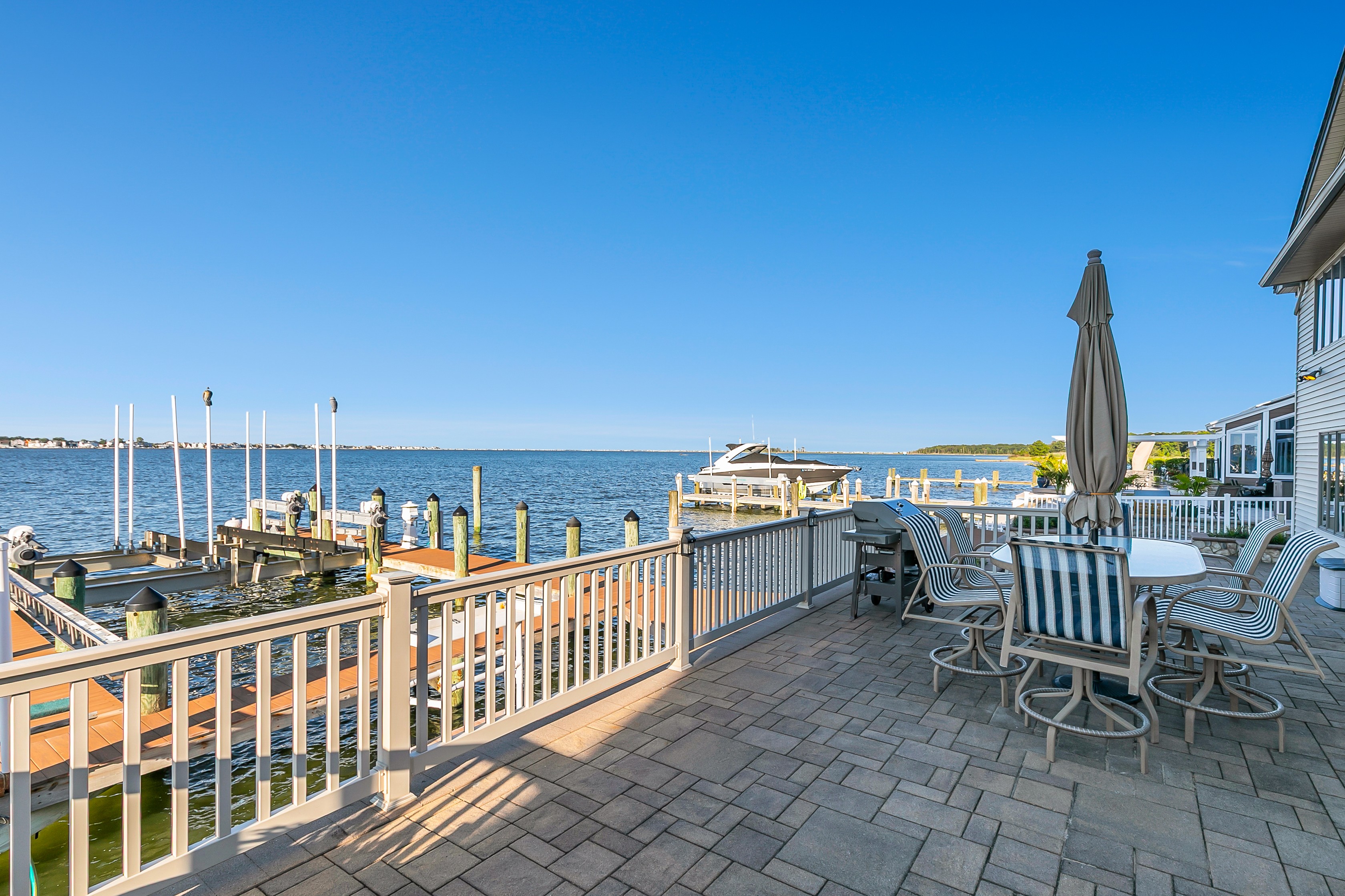  A Rare Bayfront Retreat on Silver Bay - 物件實景
