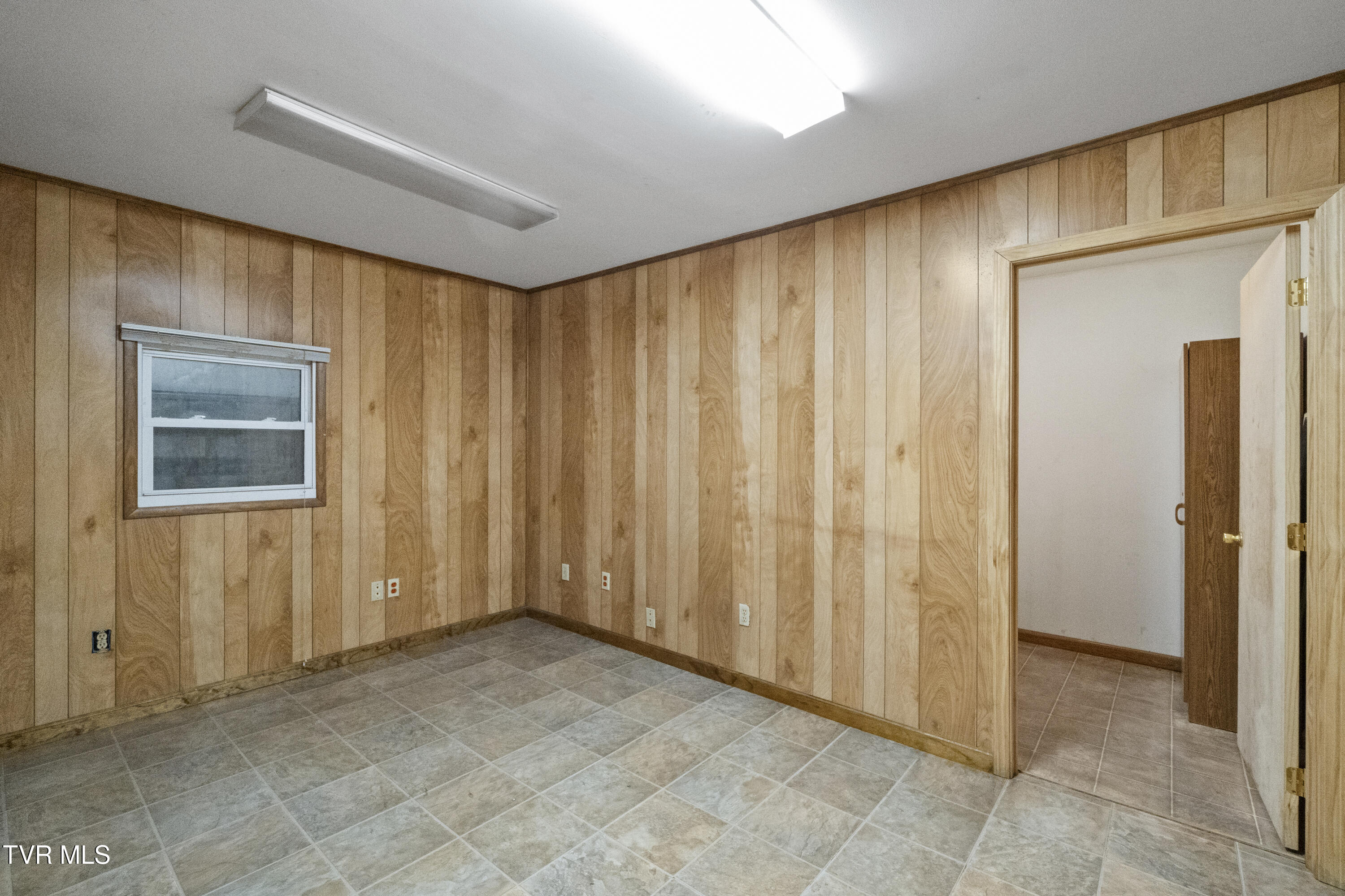 Greeneville, Tennessee, 37743, United States, 3 Bedrooms Bedrooms, ,2 BathroomsBathrooms,Residential,For Sale,1990242