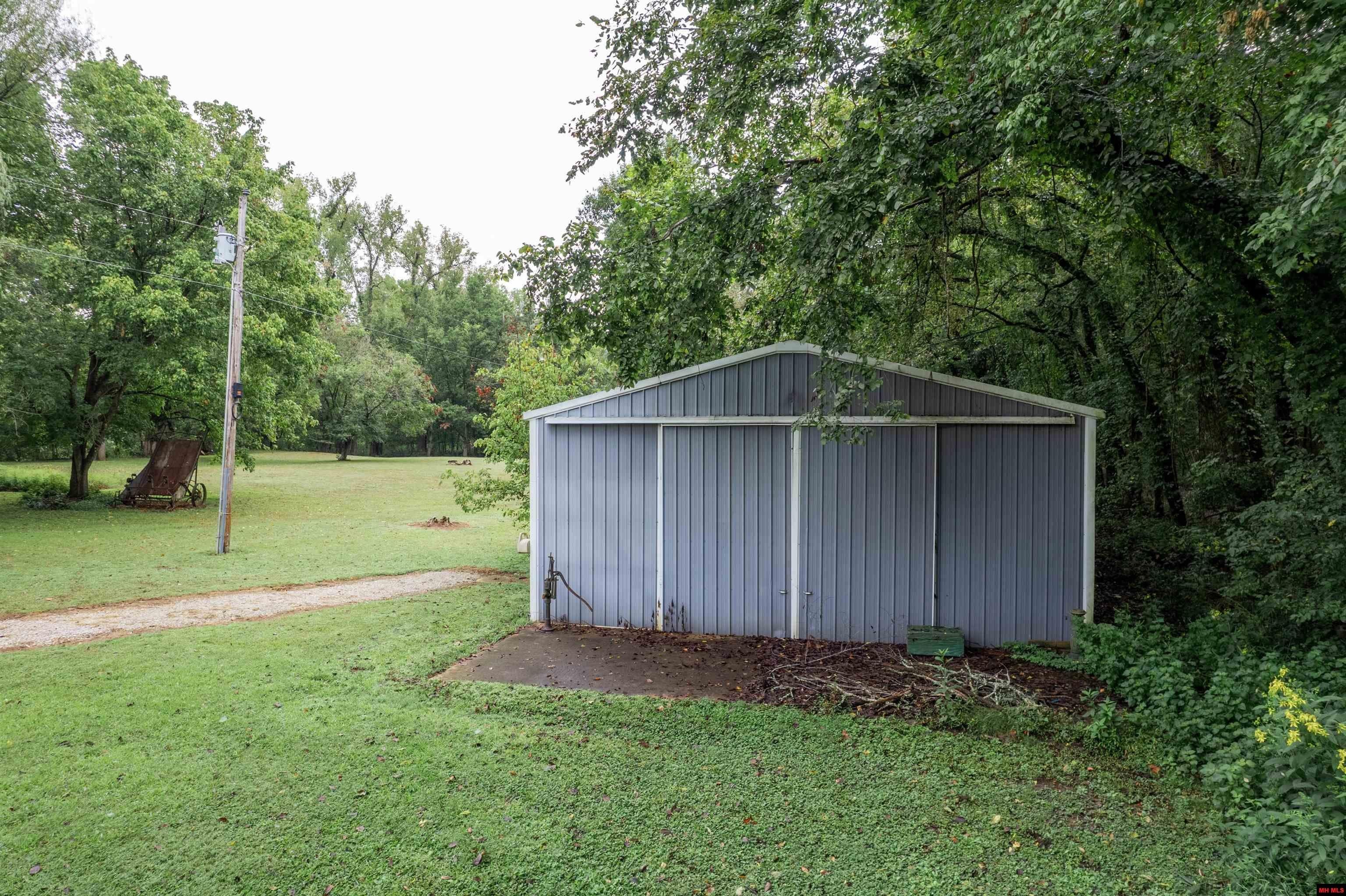 Norfork, Arkansas, 72658, United States, 4 Bedrooms Bedrooms, ,4 BathroomsBathrooms,Residential,For Sale,1976575
