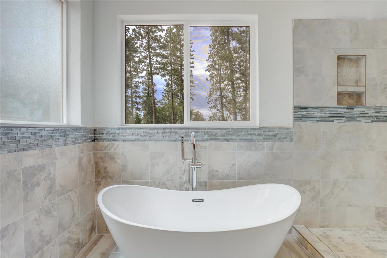 Grass Valley, California, 95949, United States, 4 Bedrooms Bedrooms, ,3 BathroomsBathrooms,Residential,For Sale,1905490