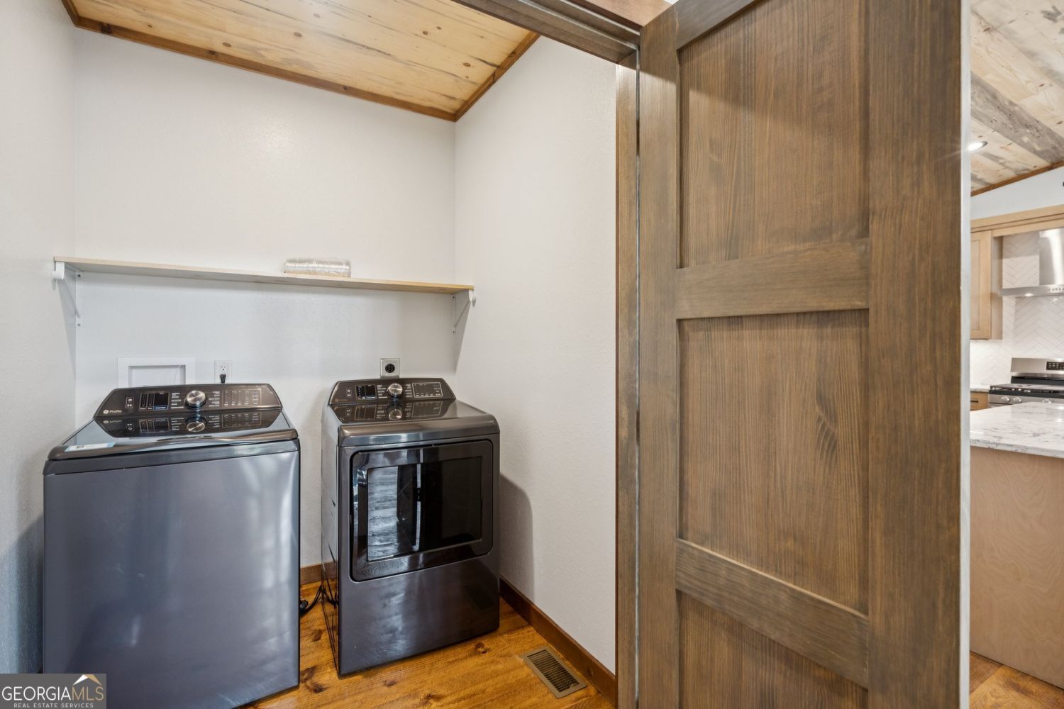 Mineral Bluff, Georgia, 30559, United States, 4 Bedrooms Bedrooms, ,4 BathroomsBathrooms,Residential,For Sale,1962222