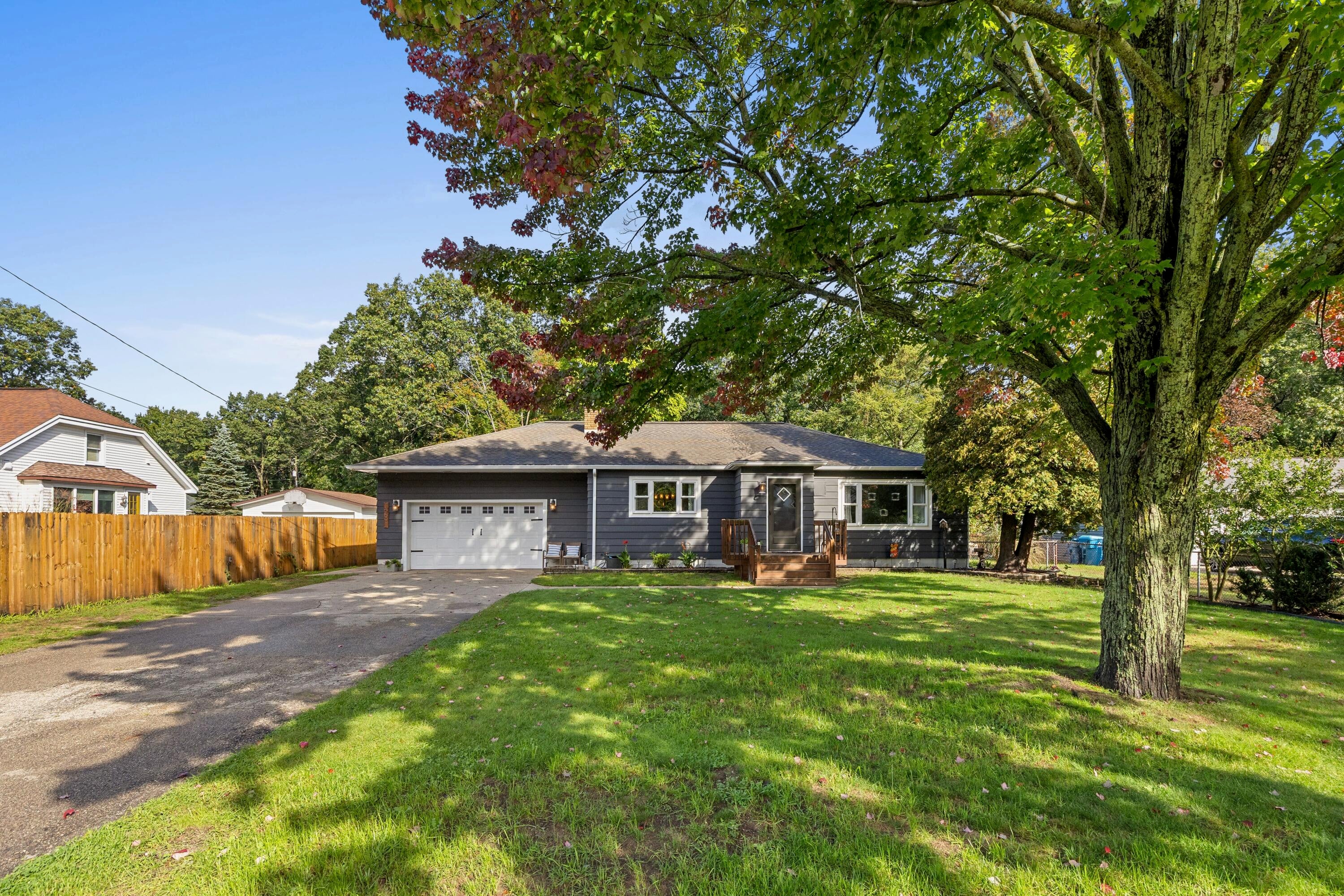 Pruin St, Spring Lake, MI 49456