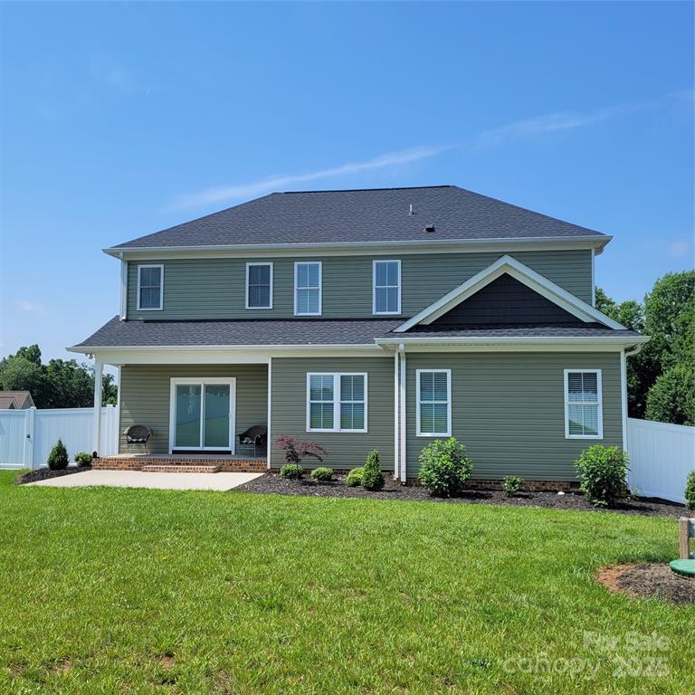 Hickory, North Carolina, 28602, United States, 3 Bedrooms Bedrooms, ,3 BathroomsBathrooms,Residential,For Sale,2000126