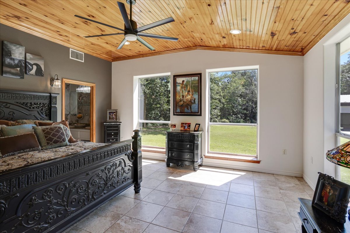 Bonham, Texas, 75418, United States, 6 Bedrooms Bedrooms, ,3 BathroomsBathrooms,Residential,For Sale,1983606