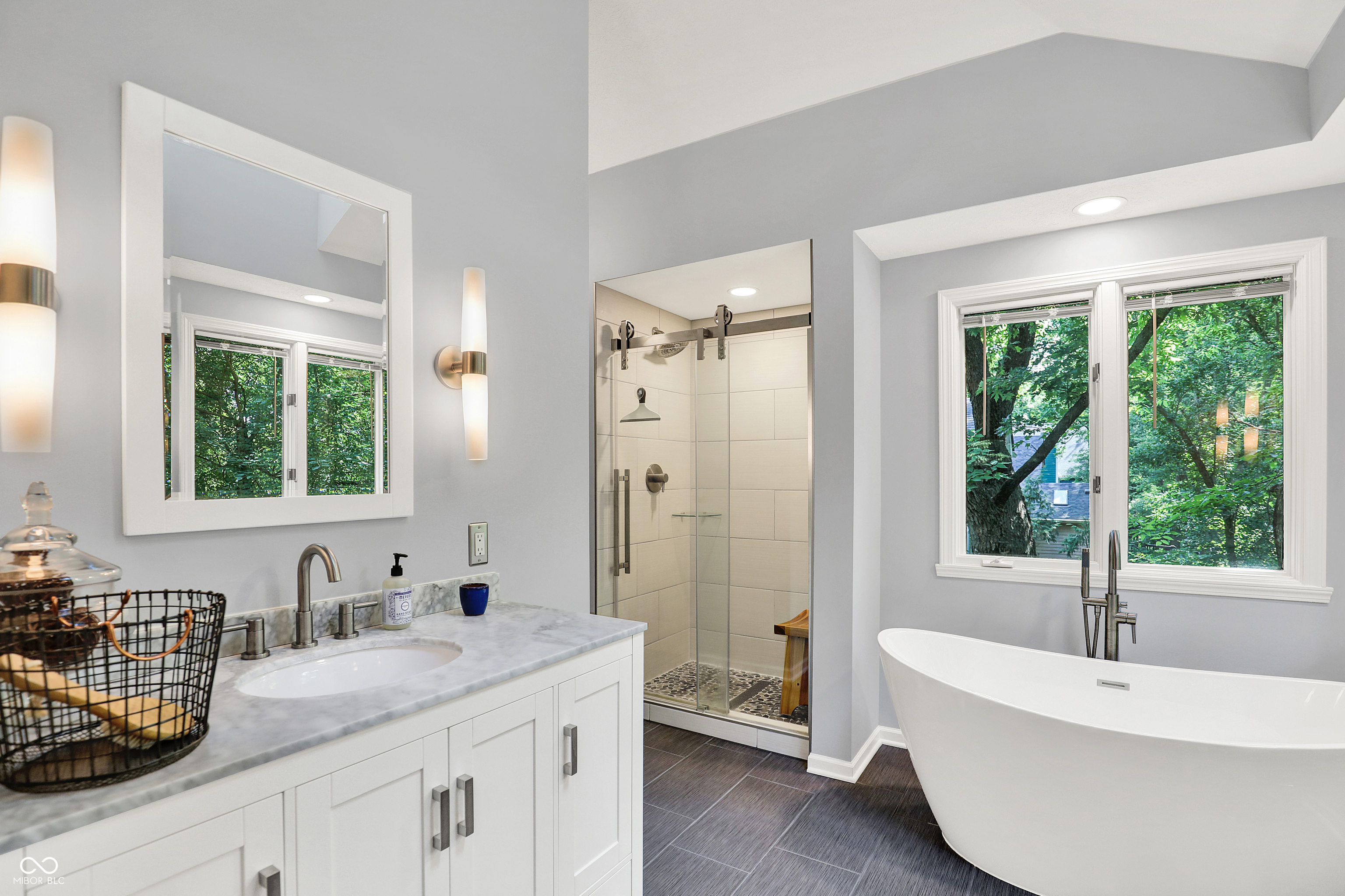 Indianapolis, Indiana, 46240, United States, 4 Bedrooms Bedrooms, ,3 BathroomsBathrooms,Residential,For Sale,1974215