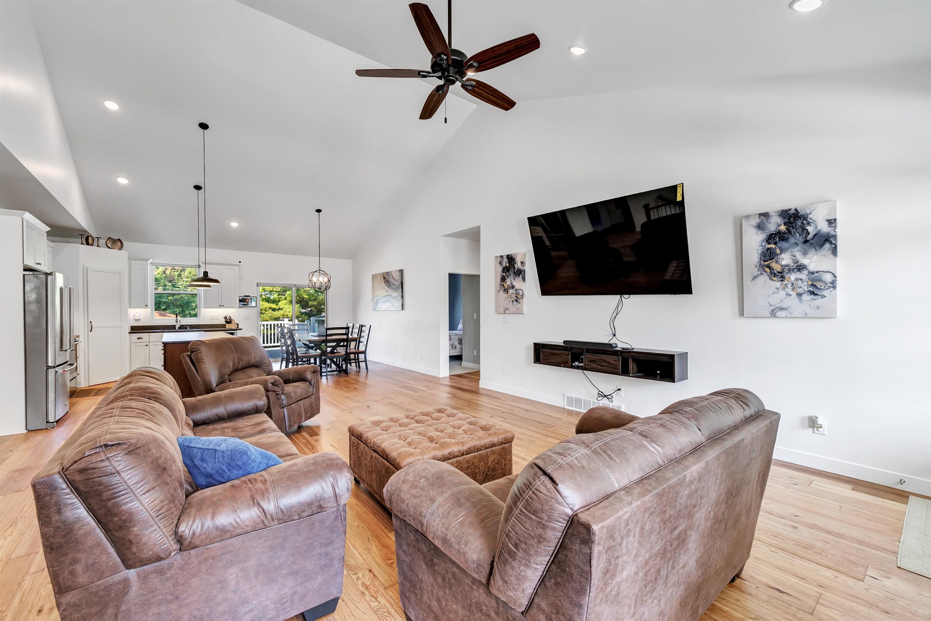 DE PERE, Wisconsin, 54115, United States, 4 Bedrooms Bedrooms, ,4 BathroomsBathrooms,Residential,For Sale,1948922