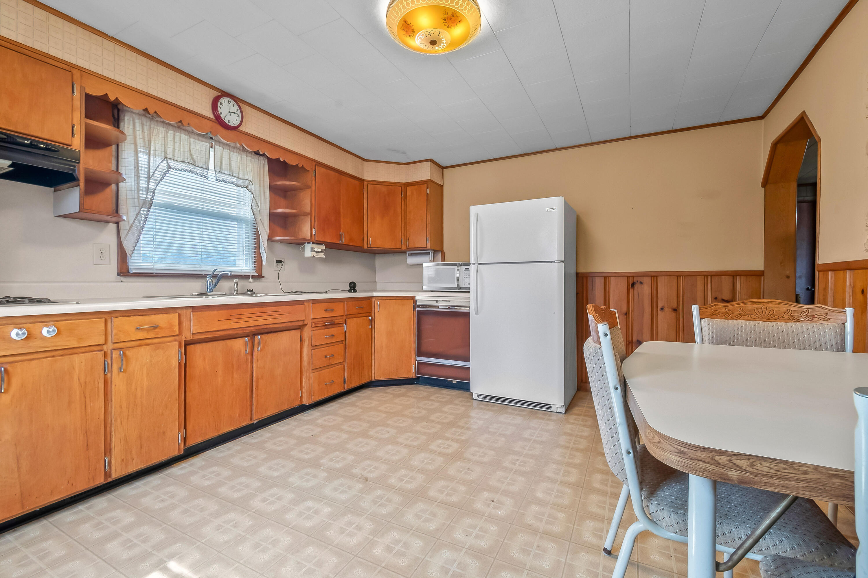 Hillsdale, Michigan, 49242, United States, 3 Bedrooms Bedrooms, ,2 BathroomsBathrooms,Residential,For Sale,2030822