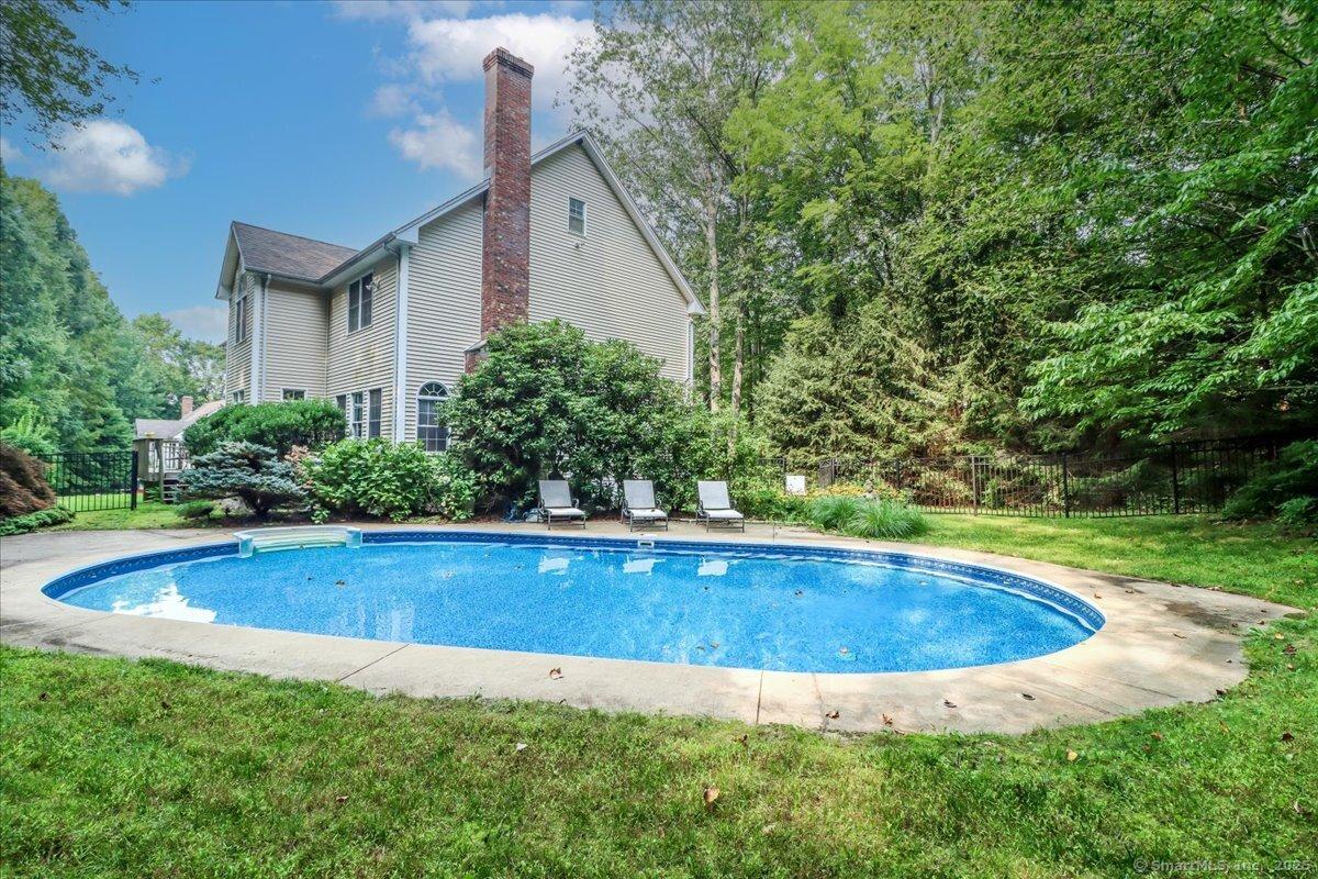 Shelton, Connecticut, 06484, United States, 5 Bedrooms Bedrooms, ,4 BathroomsBathrooms,Residential,For Sale,1943251