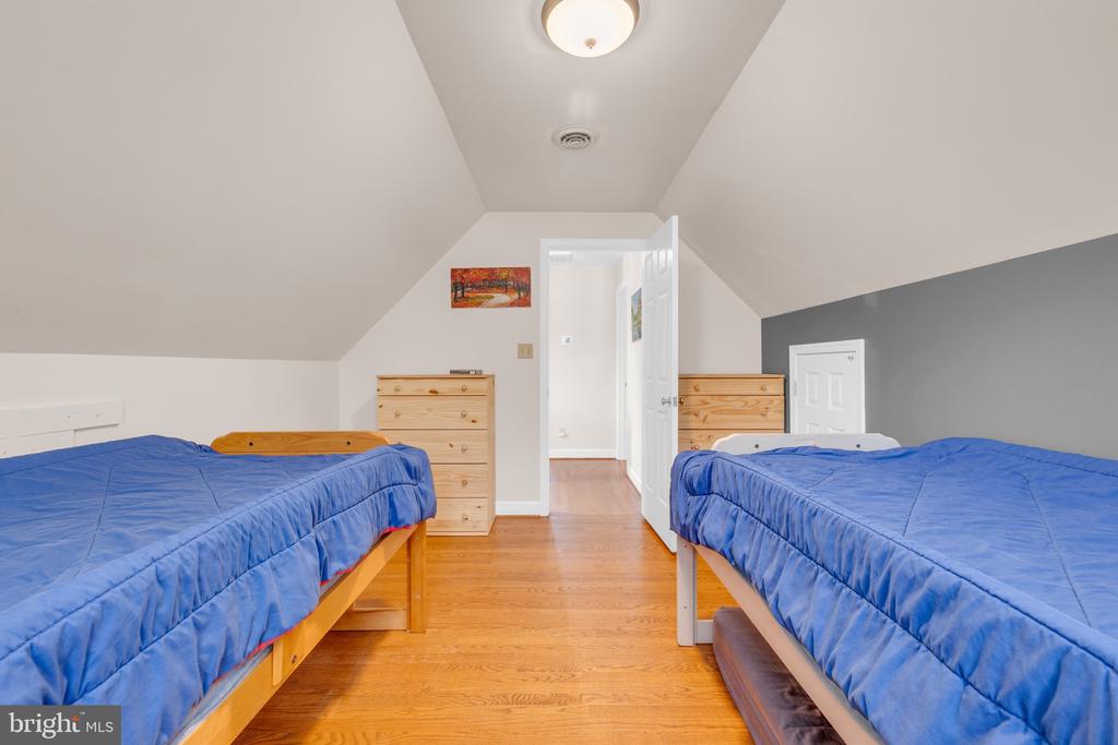 Warrenton, Virginia, 20187, United States, 3 Bedrooms Bedrooms, ,4 BathroomsBathrooms,Residential,For Sale,1977247