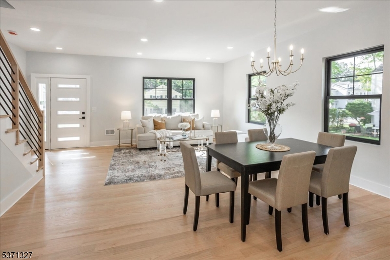 Chatham Boro, New Jersey, 07928, United States, 5 Bedrooms Bedrooms, ,6 BathroomsBathrooms,Residential,For Sale,2002999