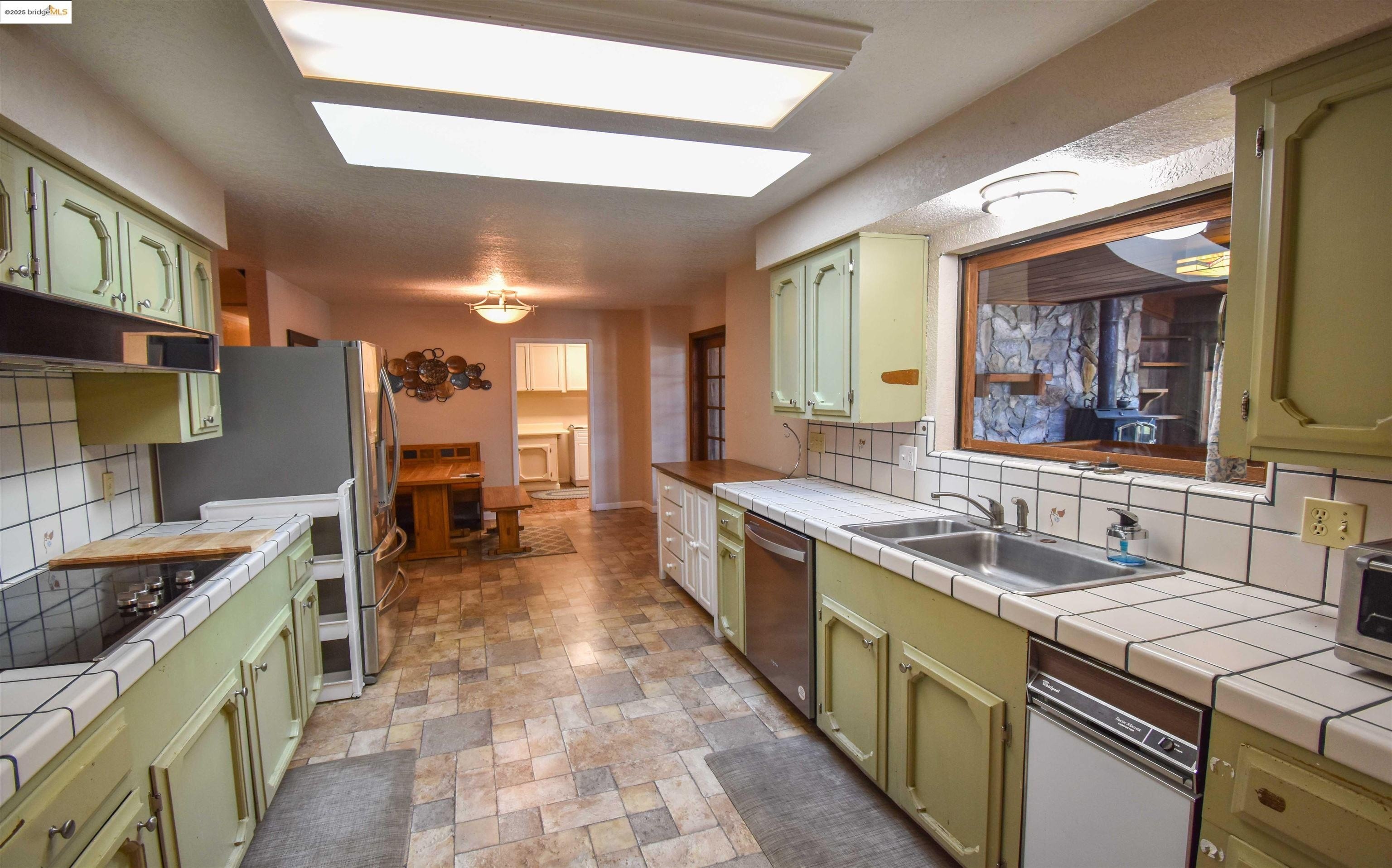 Sonora, California, 95370, United States, 4 Bedrooms Bedrooms, ,2 BathroomsBathrooms,Residential,For Sale,1934174