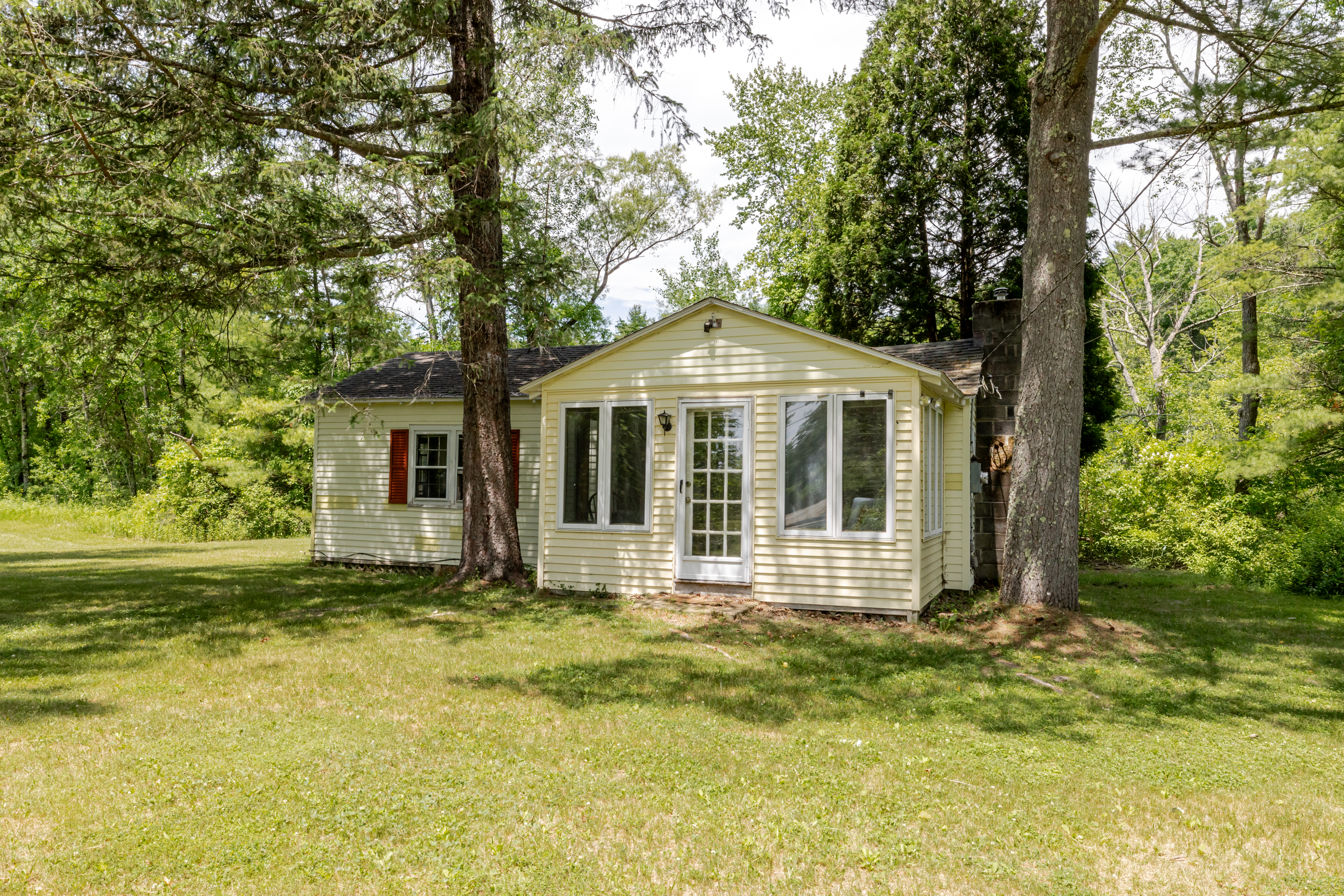  Berkshire Lakeside Living: 2-Acres and a Cottage by the Lake - 物件實景