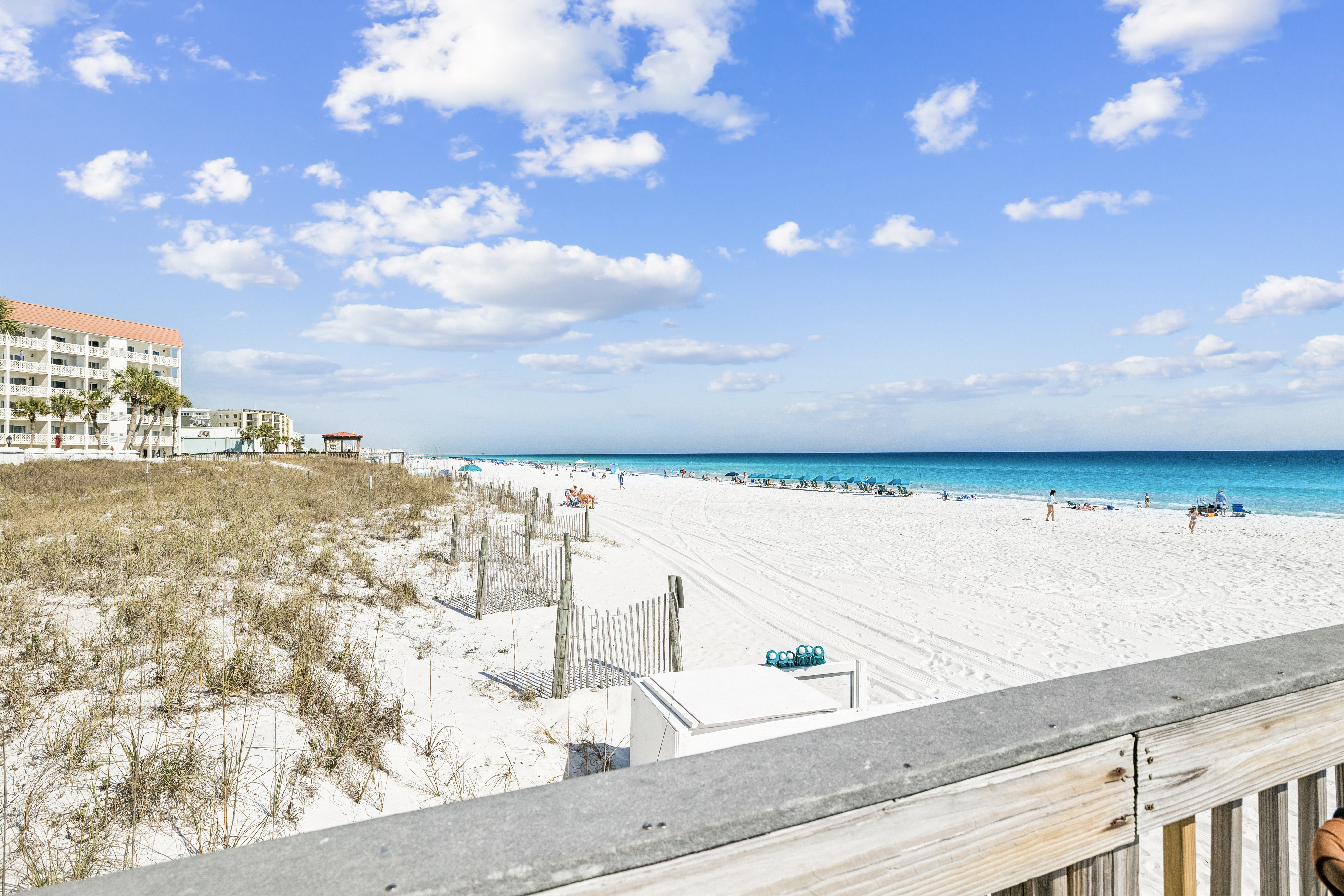  Gulf-Front Corner Retreat In Sought-After Community Near Amenities - 物件實景