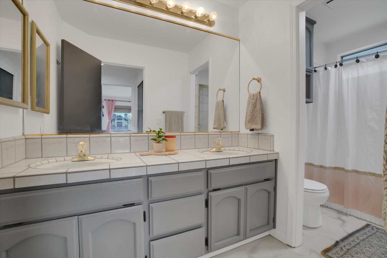 Turlock, California, 95382, United States, 4 Bedrooms Bedrooms, ,3 BathroomsBathrooms,Residential,For Sale,1975222