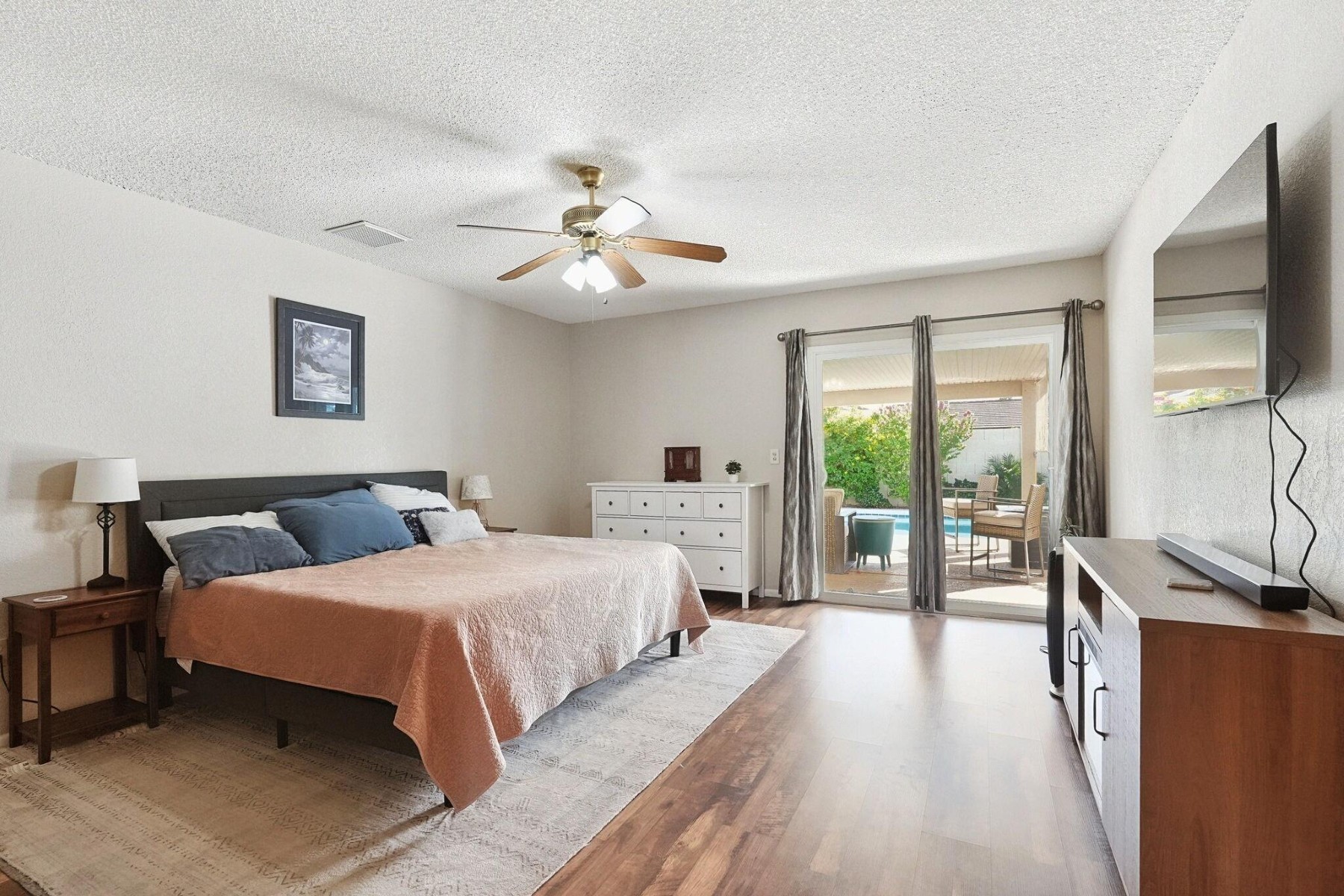  301 E Helena Drive  Phoenix, AZ - 物件實景