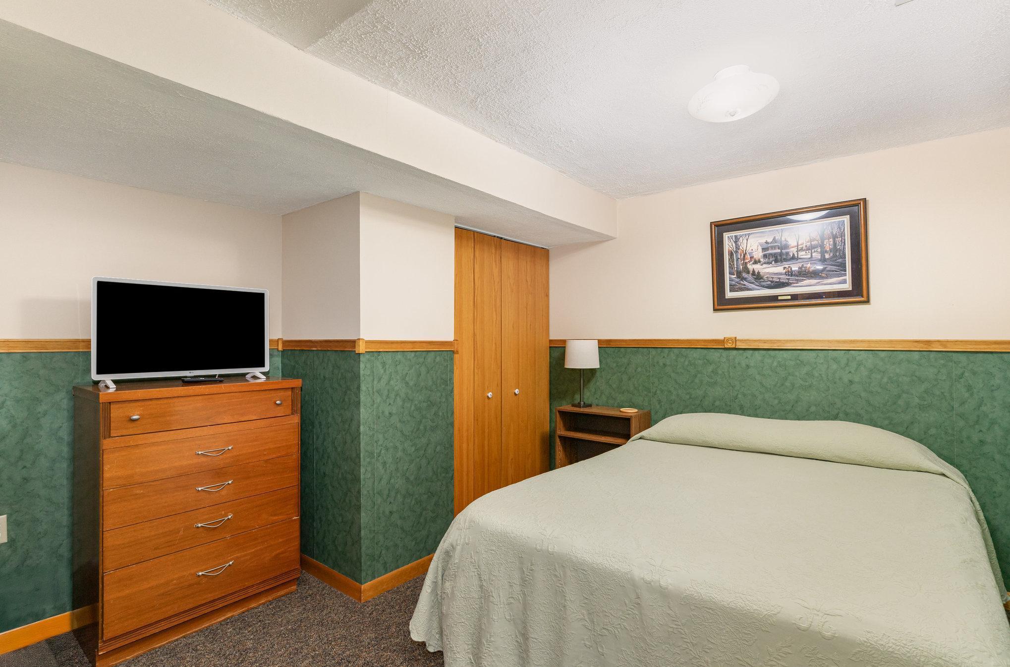 Lakeville, Minnesota, 55044, United States, 5 Bedrooms Bedrooms, ,1 BathroomBathrooms,Residential,For Sale,1989528