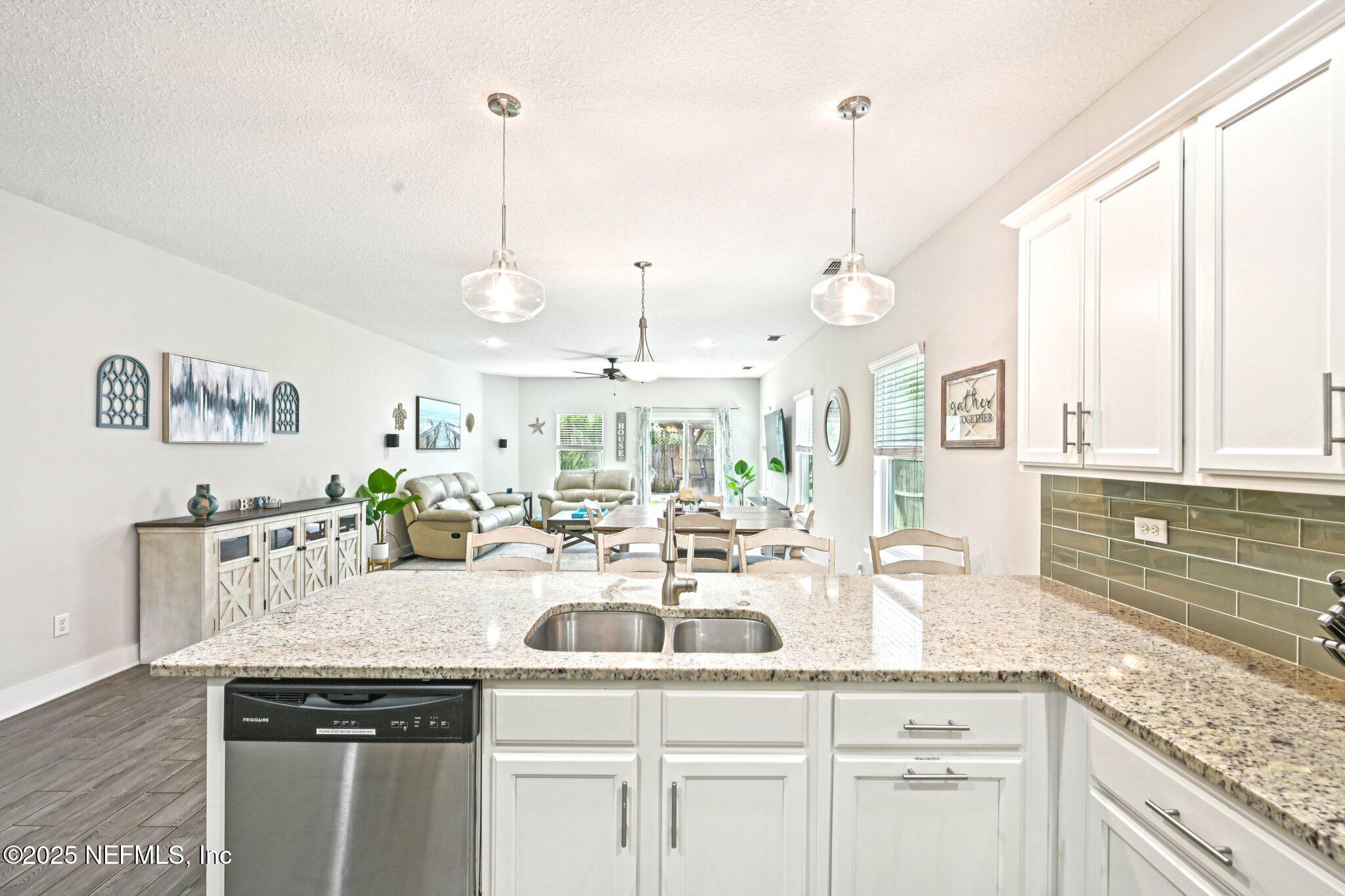 Jacksonville Beach, Florida, 32250, United States, 4 Bedrooms Bedrooms, ,3 BathroomsBathrooms,Residential,For Sale,1939457