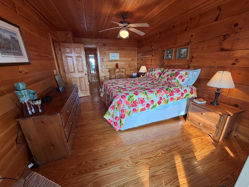 Ellijay, Georgia, 30536, United States, 3 Bedrooms Bedrooms, ,3 BathroomsBathrooms,Residential,For Sale,2009787