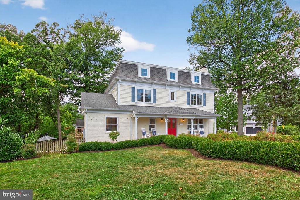 Arlington, Virginia, 22213, United States, 5 Bedrooms Bedrooms, ,5 BathroomsBathrooms,Residential,For Sale,1982488