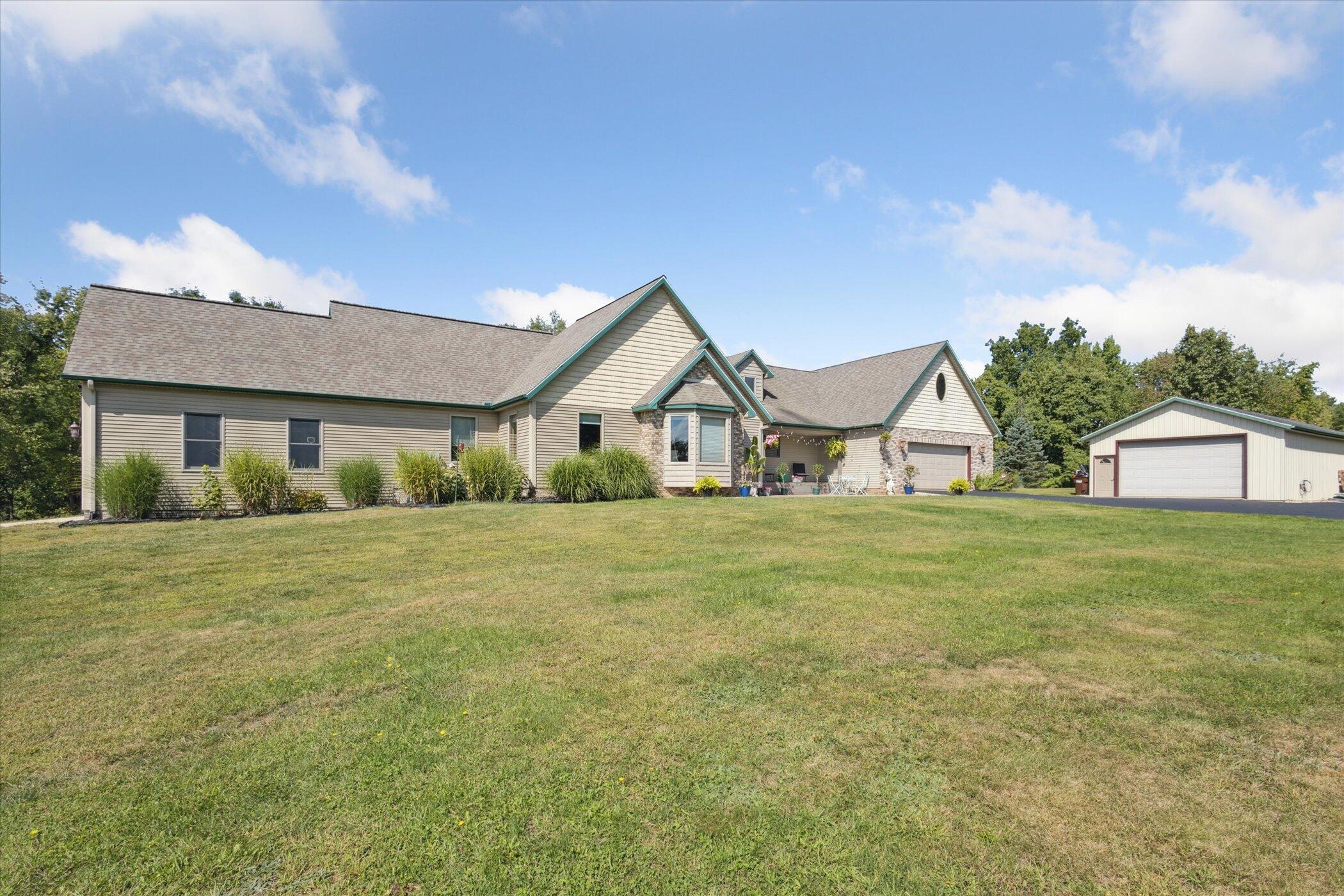 Horton, Michigan, 49246, United States, 5 Bedrooms Bedrooms, ,4 BathroomsBathrooms,Residential,For Sale,1940330