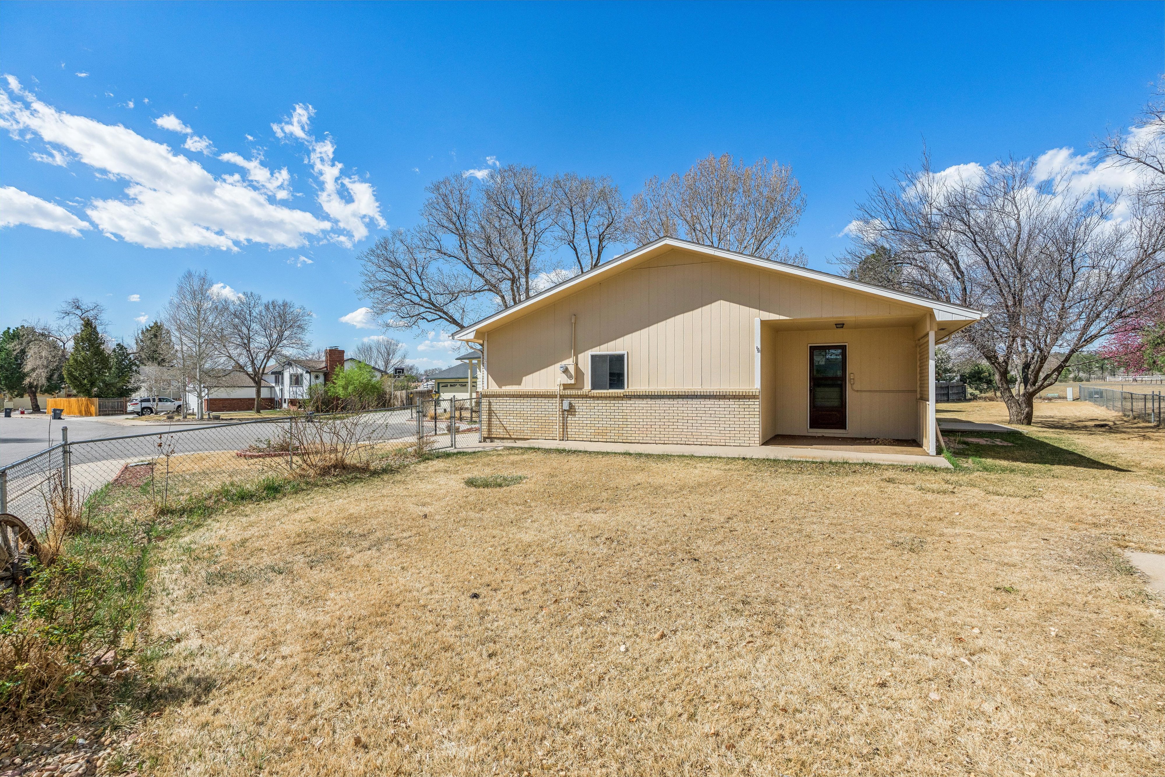  Rare Loveland 3 Bed, 3 Bath Ranch With Full Finished Basement - 物件實景