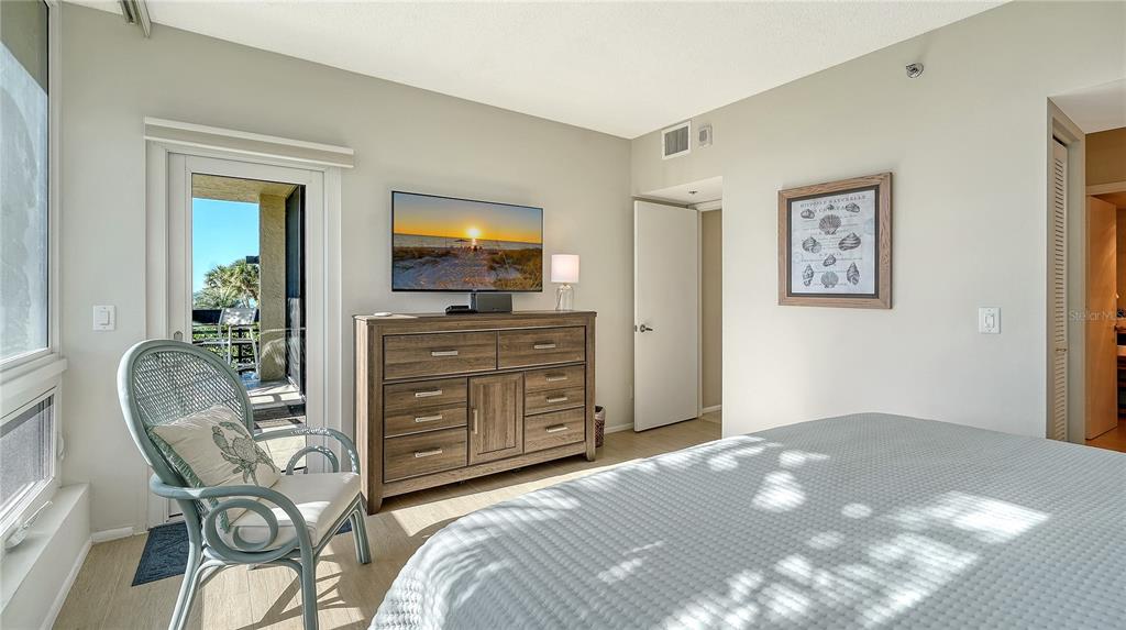 Longboat Key, Florida, 34228, United States, 2 Bedrooms Bedrooms, ,2 BathroomsBathrooms,Residential,For Sale,1995565