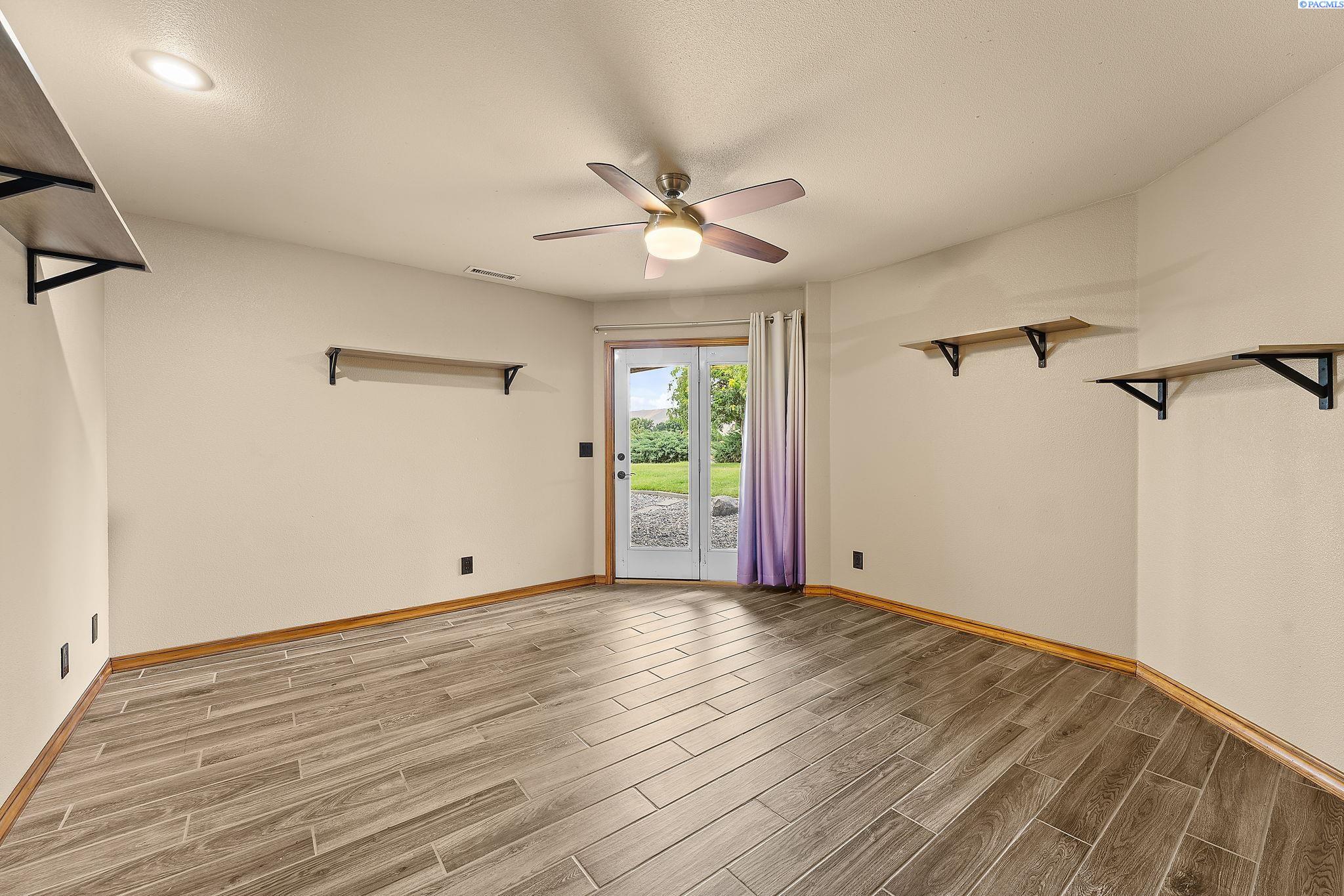 West Richland, Washington, 99353, United States, 5 Bedrooms Bedrooms, ,3 BathroomsBathrooms,Residential,For Sale,1906859