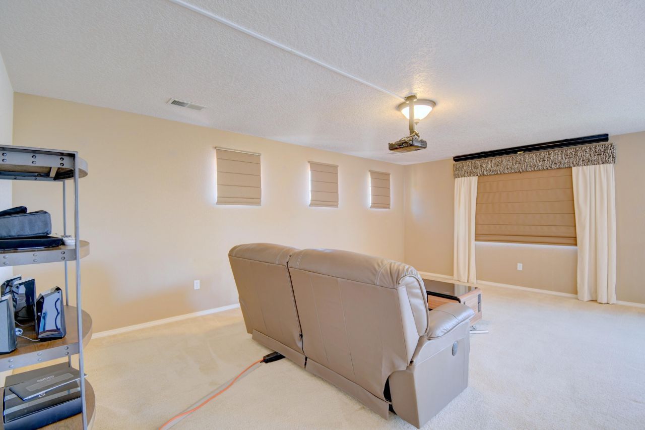 Rio Rancho, New Mexico, 87124, United States, 5 Bedrooms Bedrooms, ,3 BathroomsBathrooms,Residential,For Sale,1898268