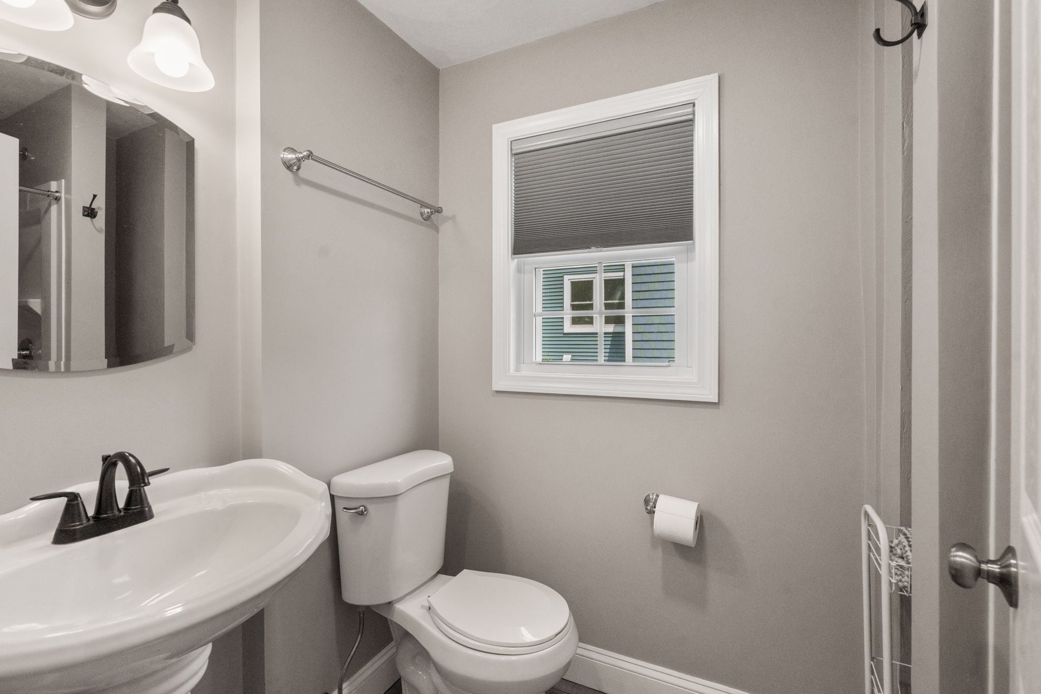  46 Macarthur Road, Stoneham, MA, 02180 - 物件實景