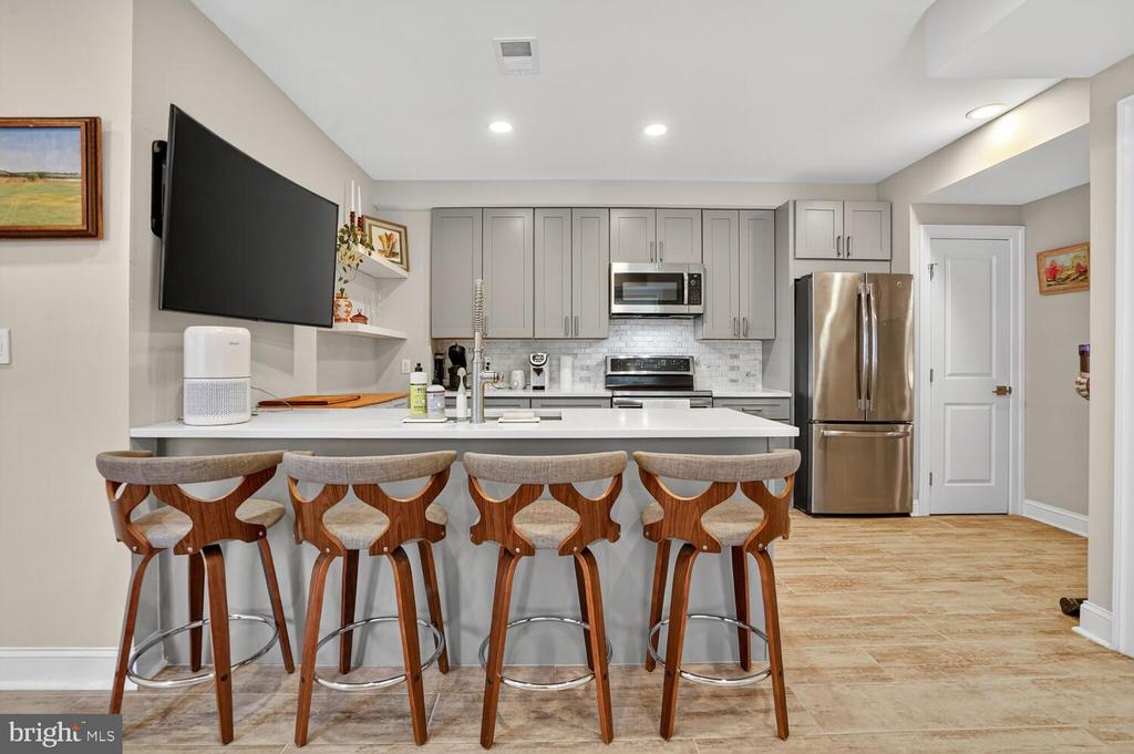 Washington, District of Columbia, 20002, United States, 2 Bedrooms Bedrooms, ,2 BathroomsBathrooms,Residential,For Sale,2002481