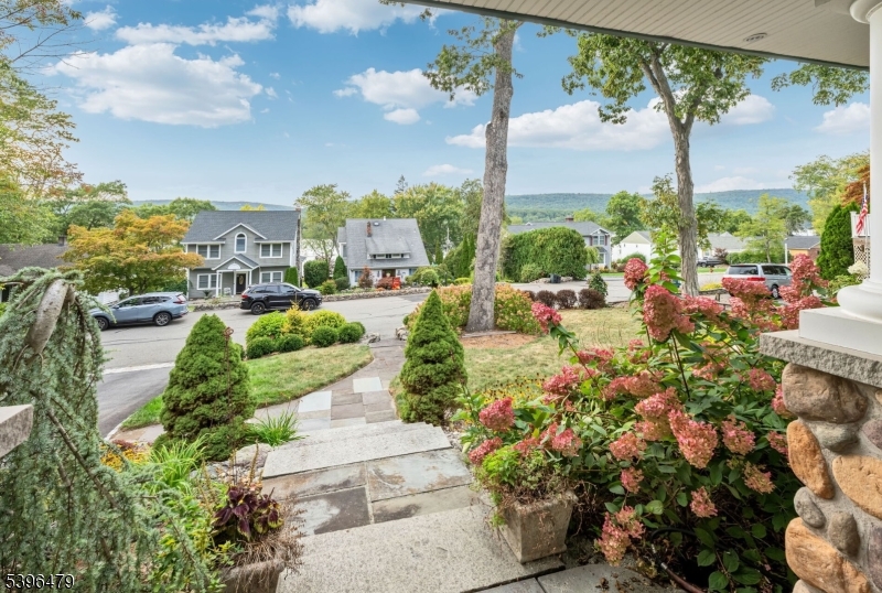 West Milford Twp., New Jersey, 07421, United States, 4 Bedrooms Bedrooms, ,3 BathroomsBathrooms,Residential,For Sale,1992089