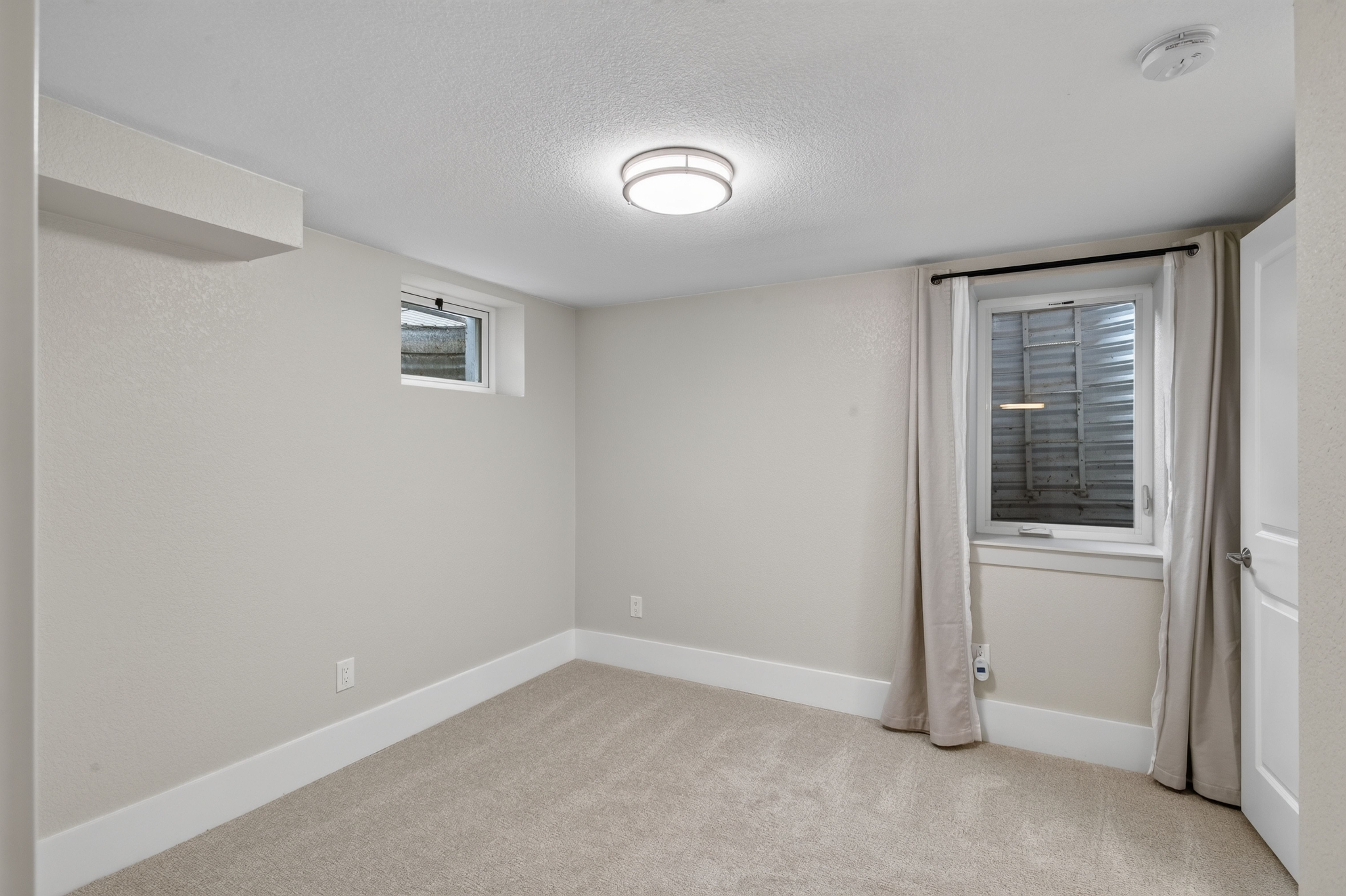  Updated, move-in ready home offers a bright, inviting floor plan - 物件實景
