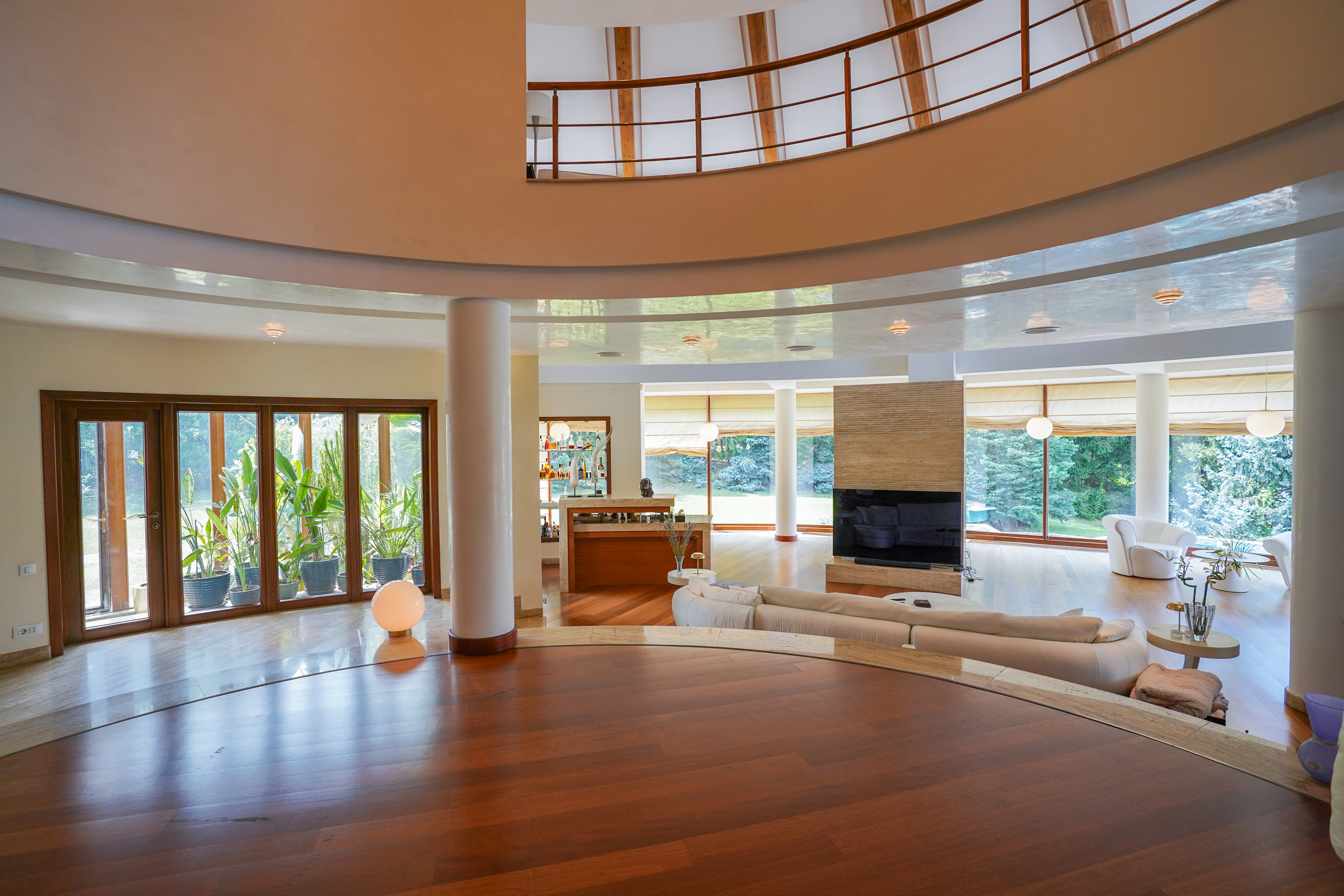  Villa with Private Peninsula and Panoramic Lake Views, Corbeanca - 物件實景
