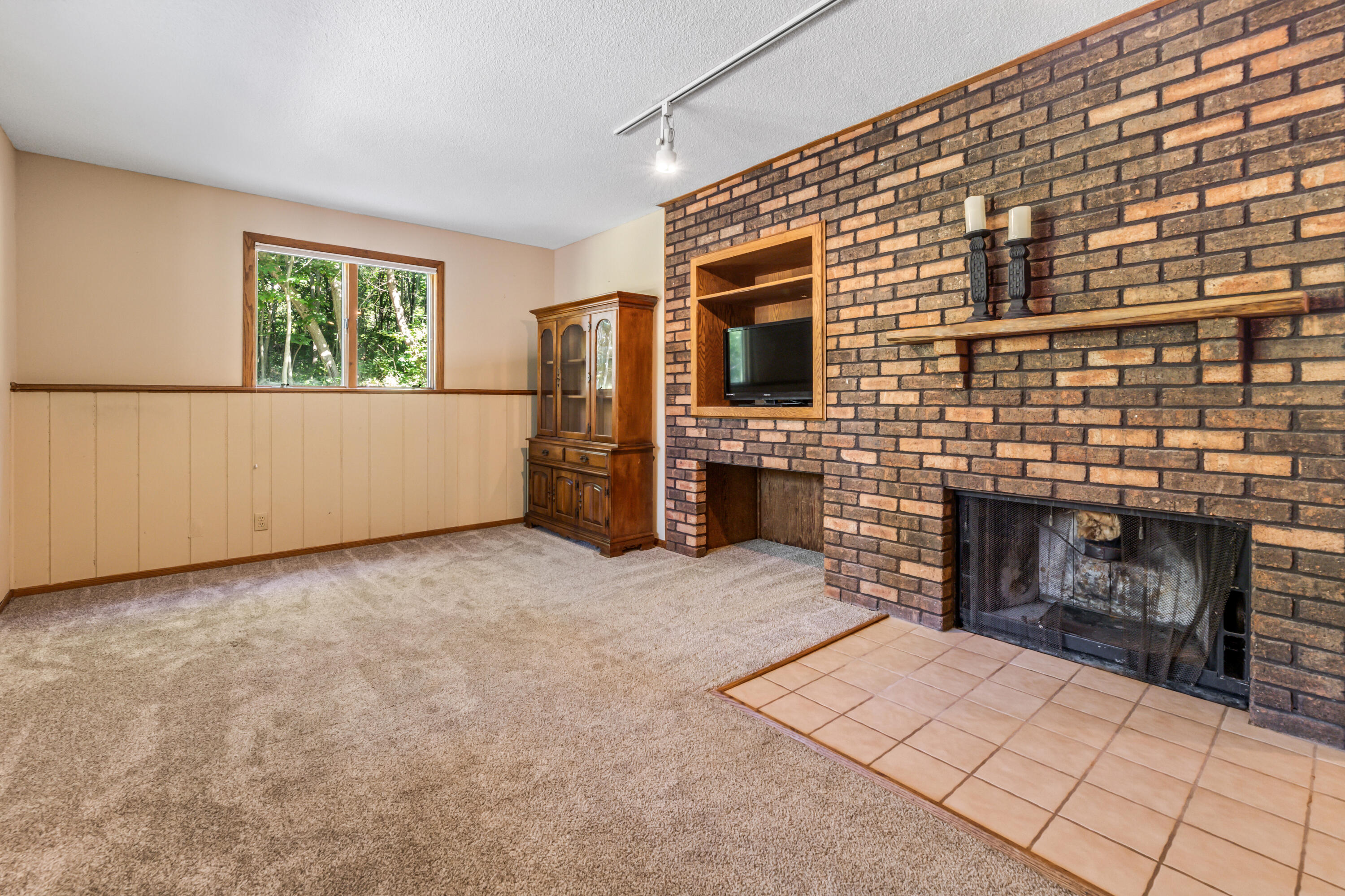 Shelby, Wisconsin, 54601, United States, 4 Bedrooms Bedrooms, ,3 BathroomsBathrooms,Residential,For Sale,1930949